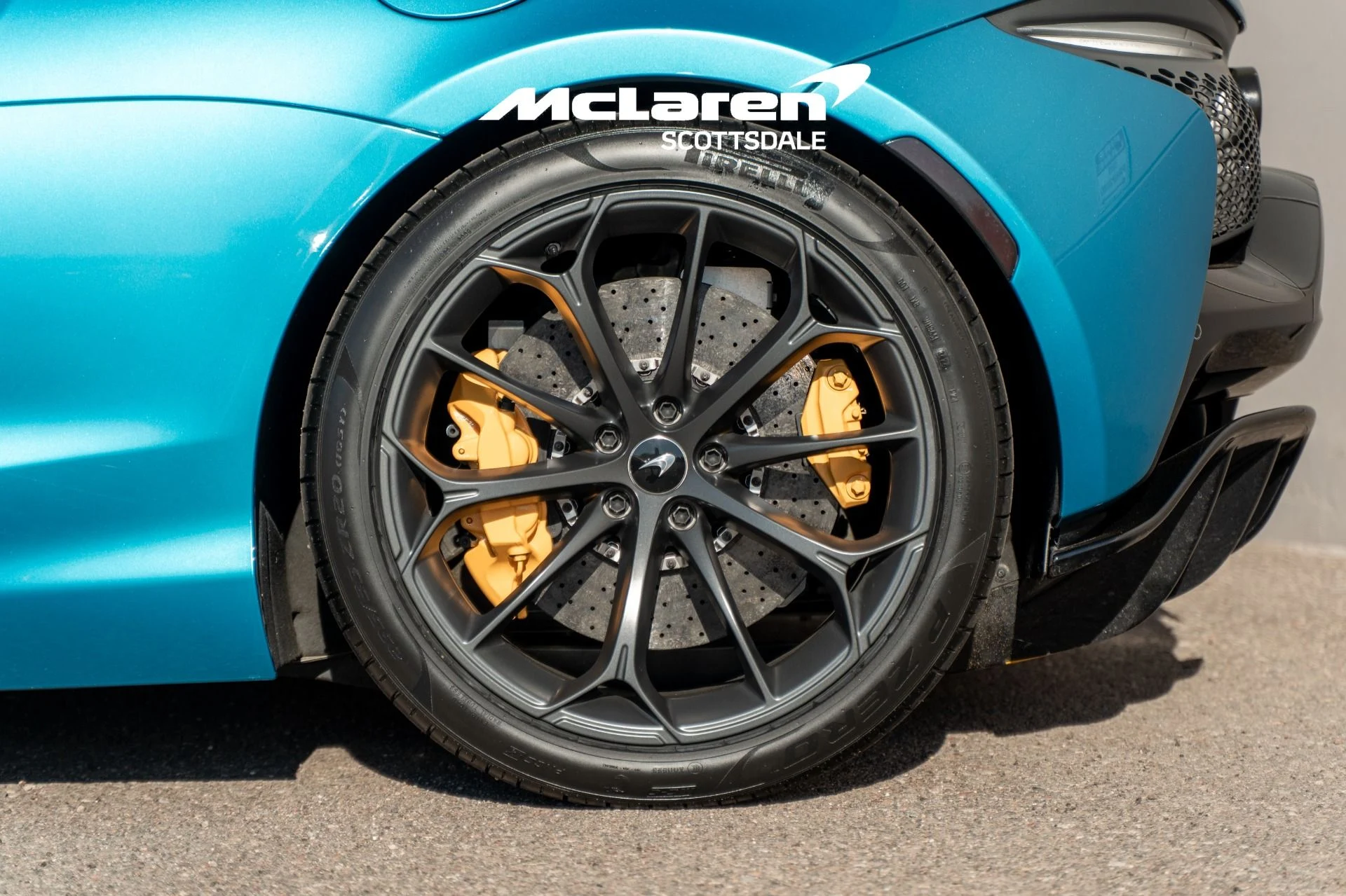 mph018_3616108099_Used_2023_MCLAREN_ARTURA_1758922569_732a3c89b3