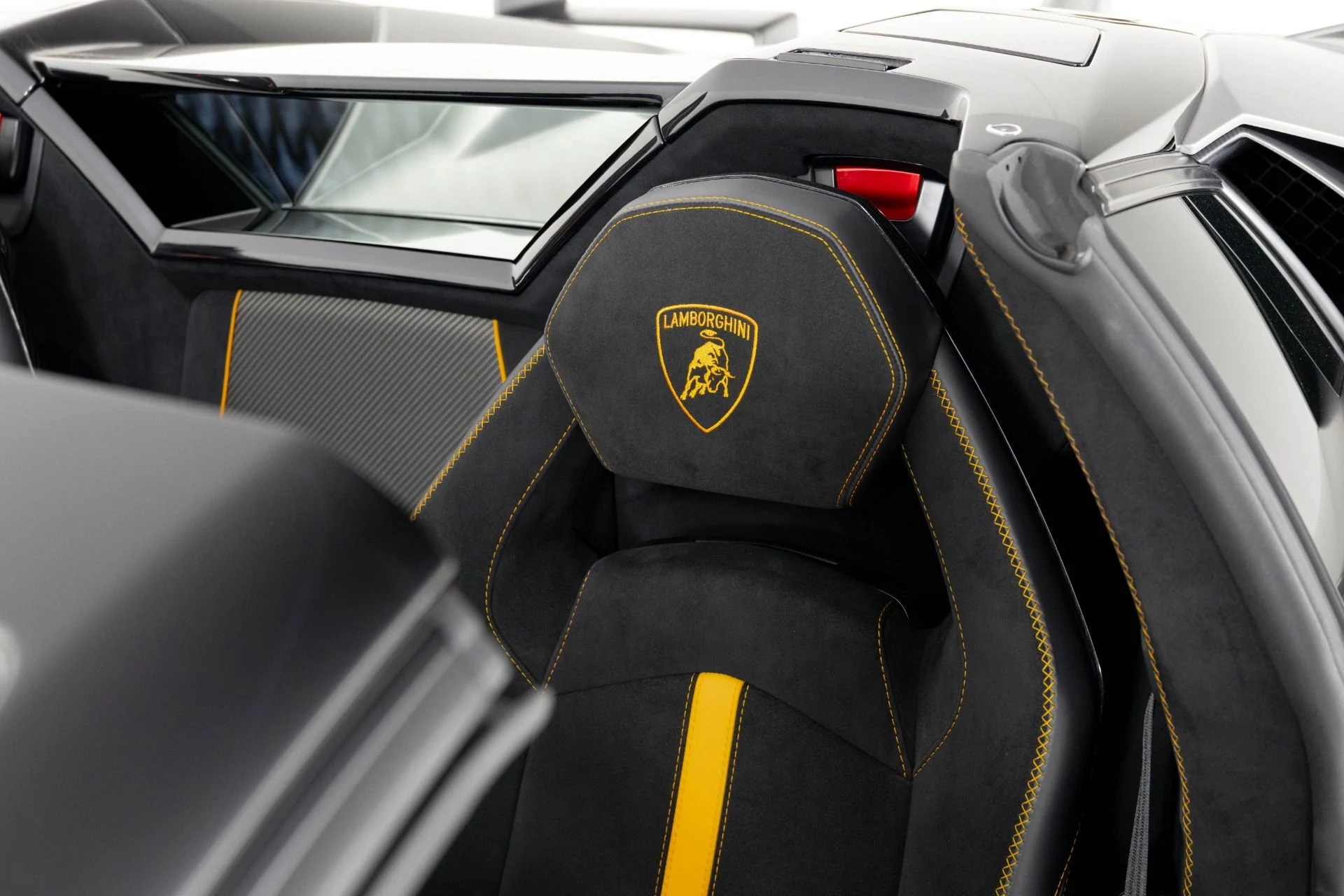 mph018_3617001797_Used_2020_Lamborghini_Aventador_SVJ_1759430102_3496d01fa6