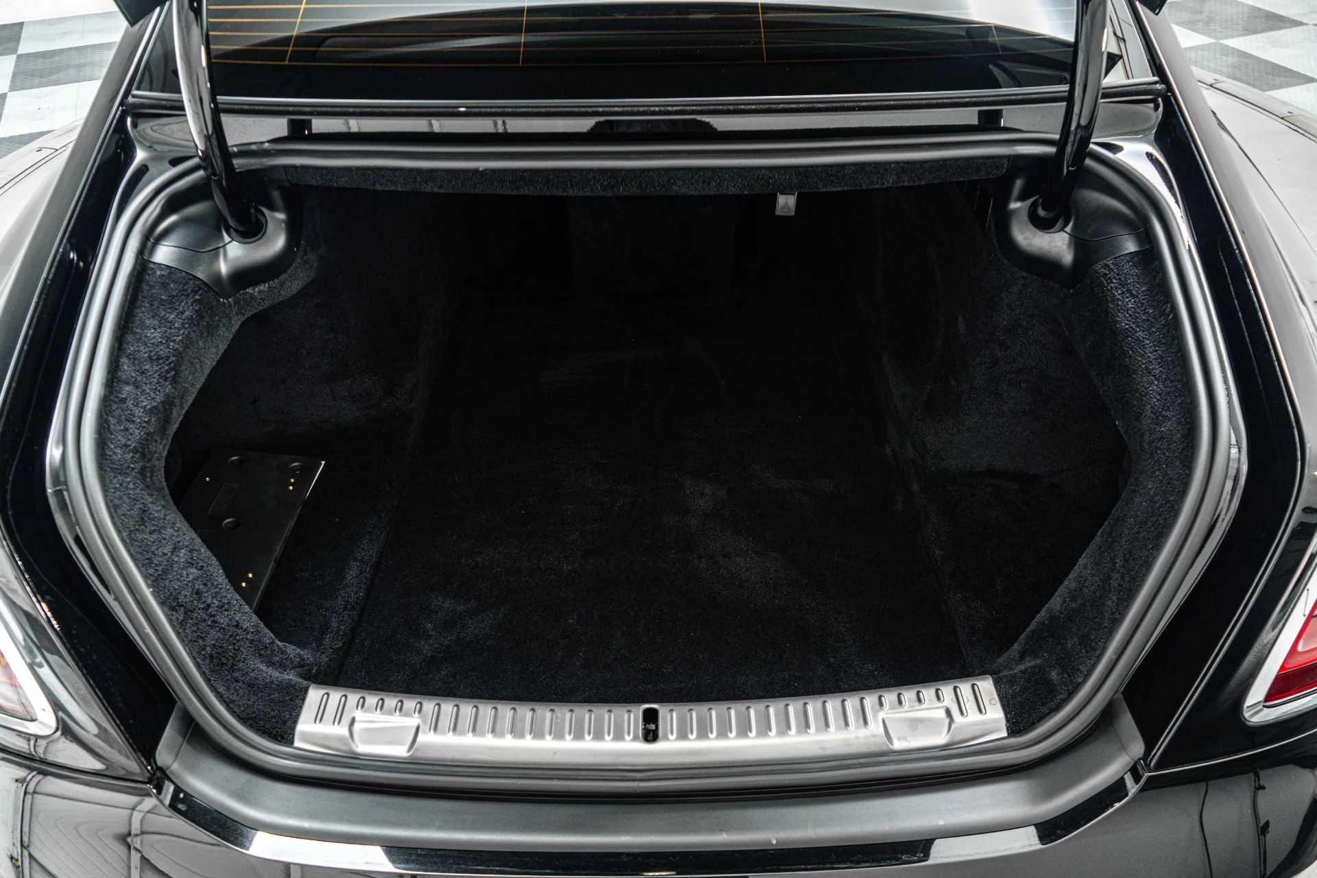 mph018_3624977024_Used_2022_Rolls_Royce_Ghost_The_Ghost_Package_Turquoise_Accents_Illuminated_Fascia_1774388734_396fa22c08