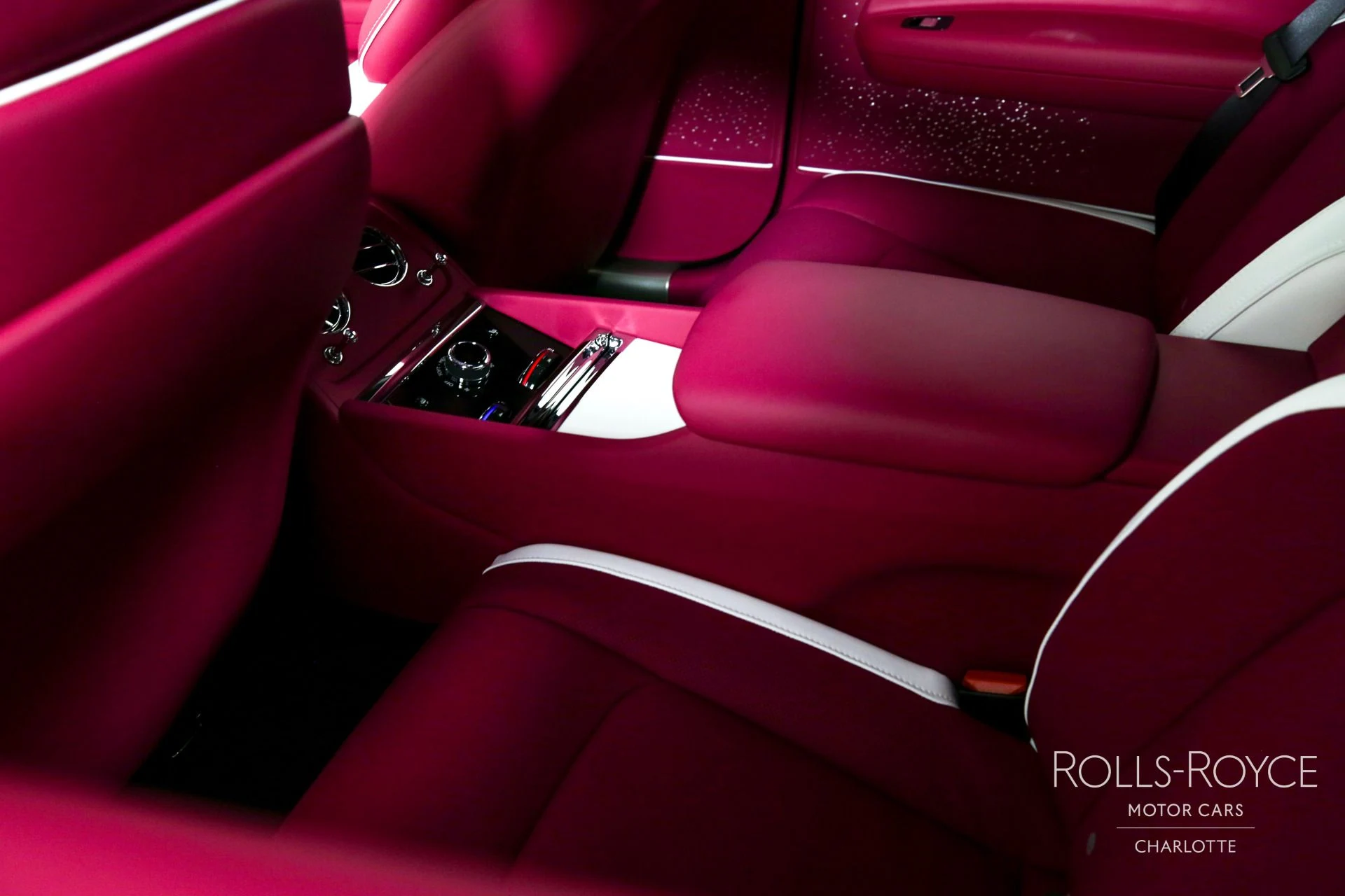 mph018_3633843945_Used_2024_Rolls_Royce_Spectre_1711139592_297c1c0c3d