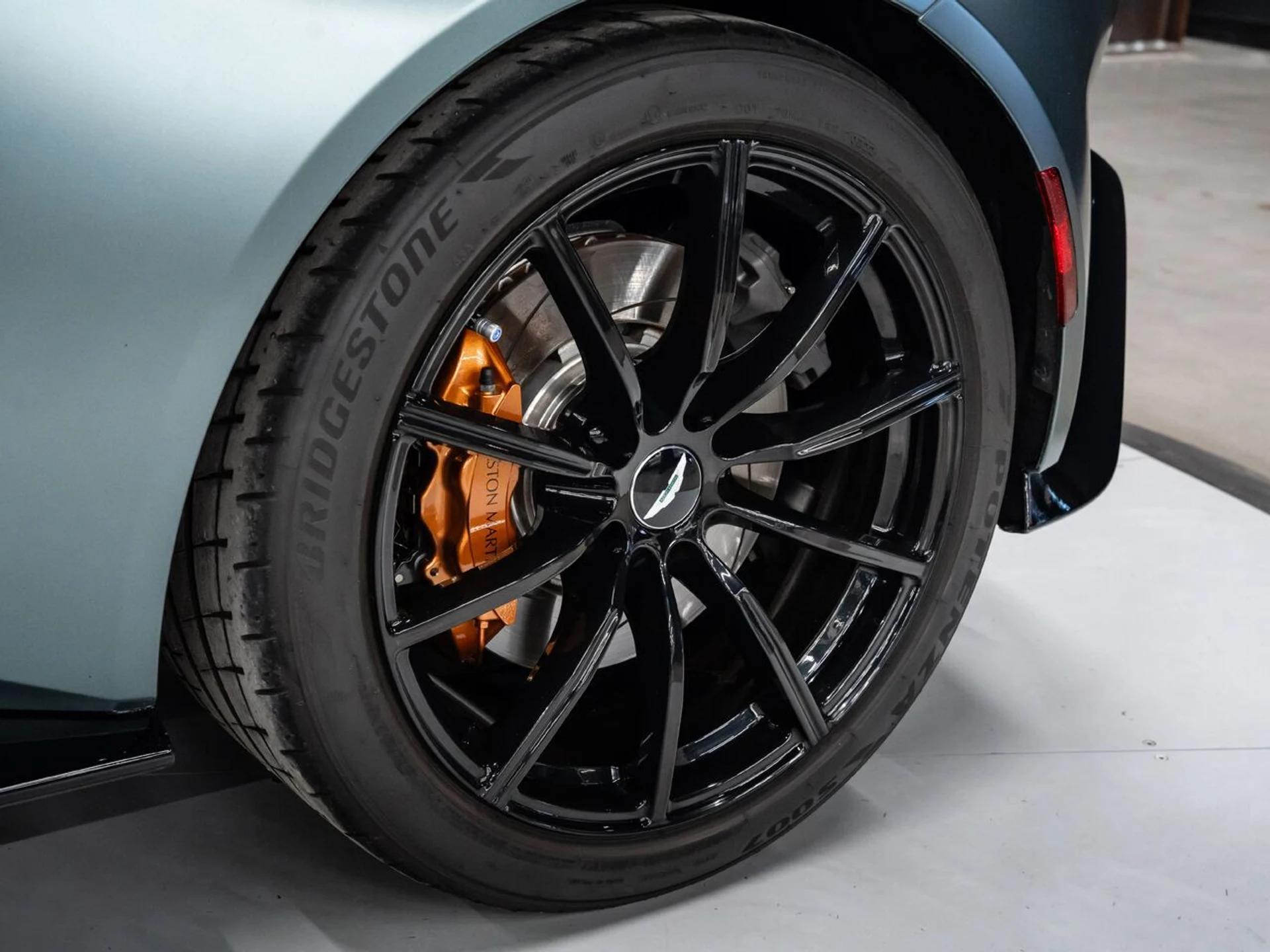 mph018_3647754197_aston_martin_vantage_2020_8df5b52a6e