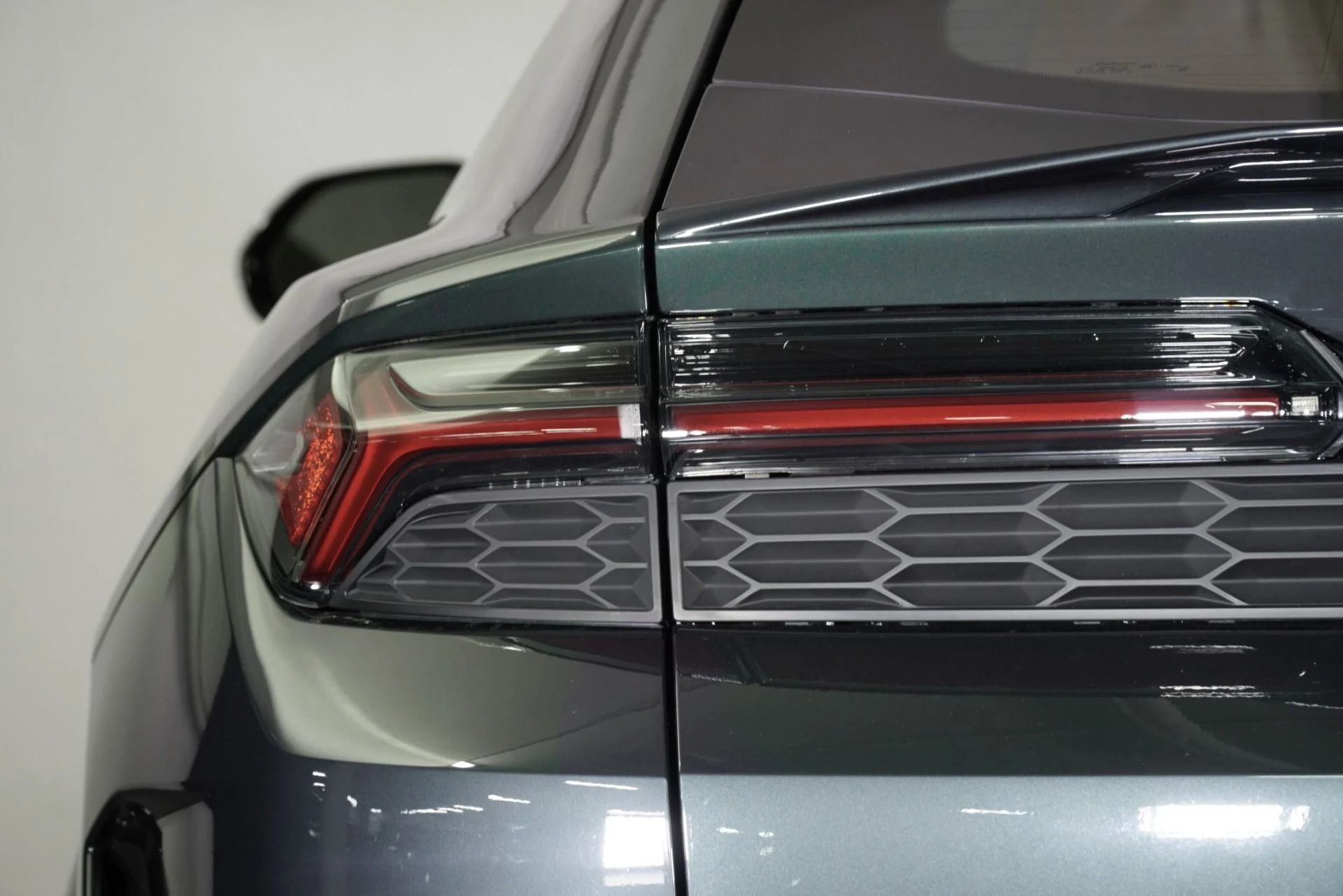 mph018_3648676360_New_2025_Lamborghini_Urus_SE_1760113481_57039efb6b