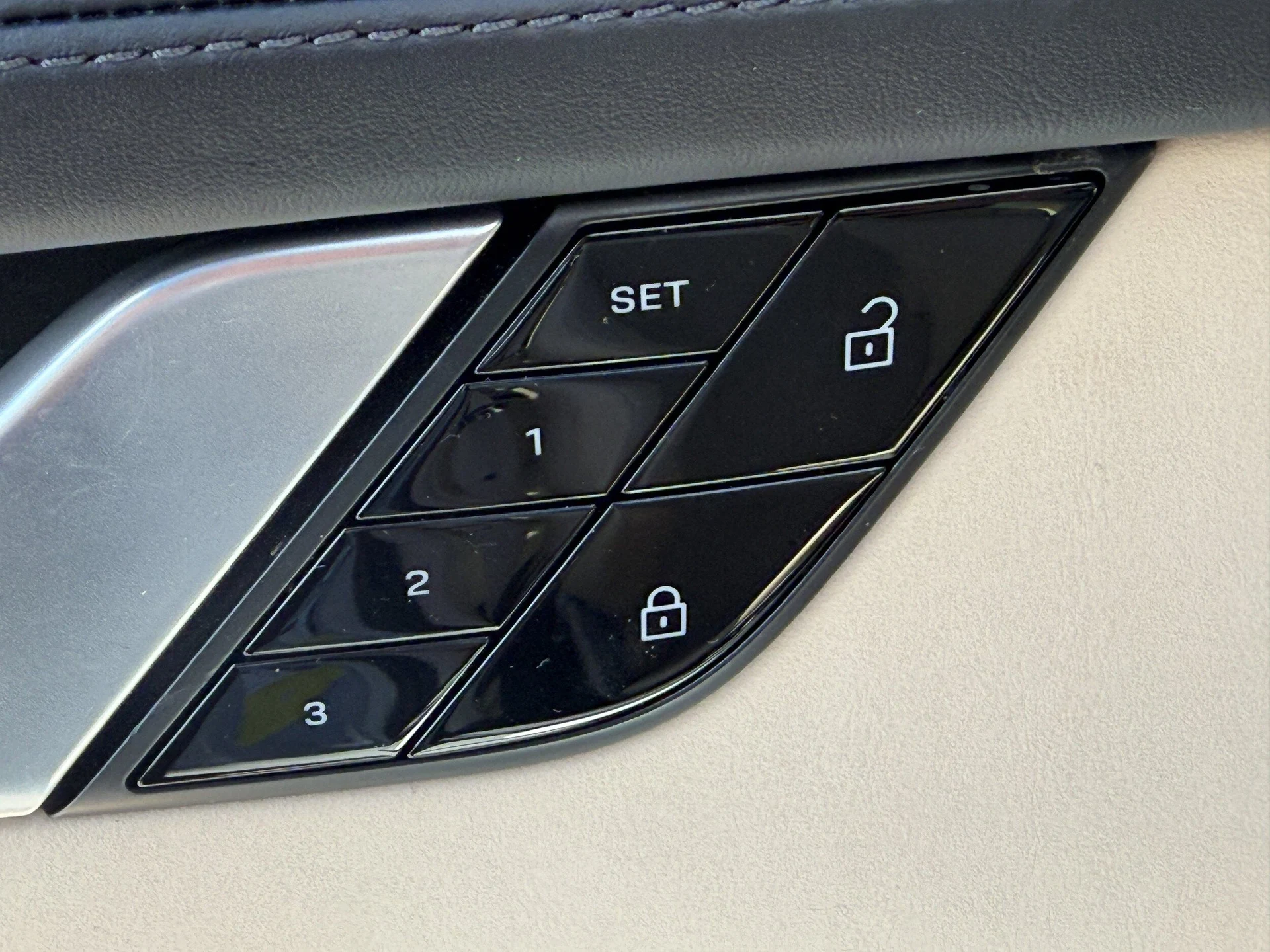 mph018_3658314592_655d9ec1a01207a1d07a72e30f8d5c77x_ef889cd100