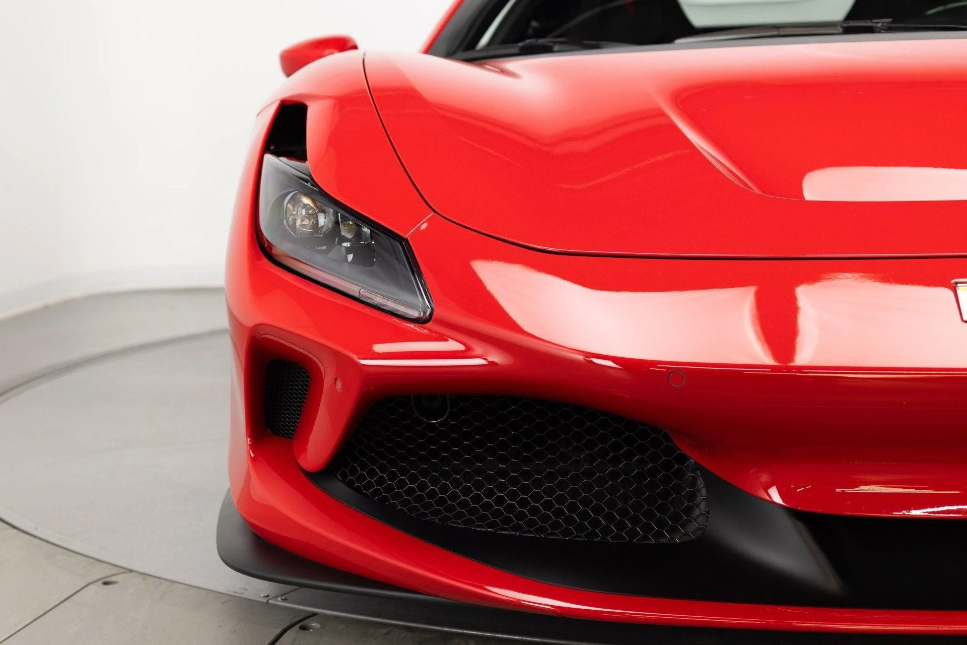 mph018_3660194481_Used_2020_Ferrari_F8_Tributo_1777367281_429504025e