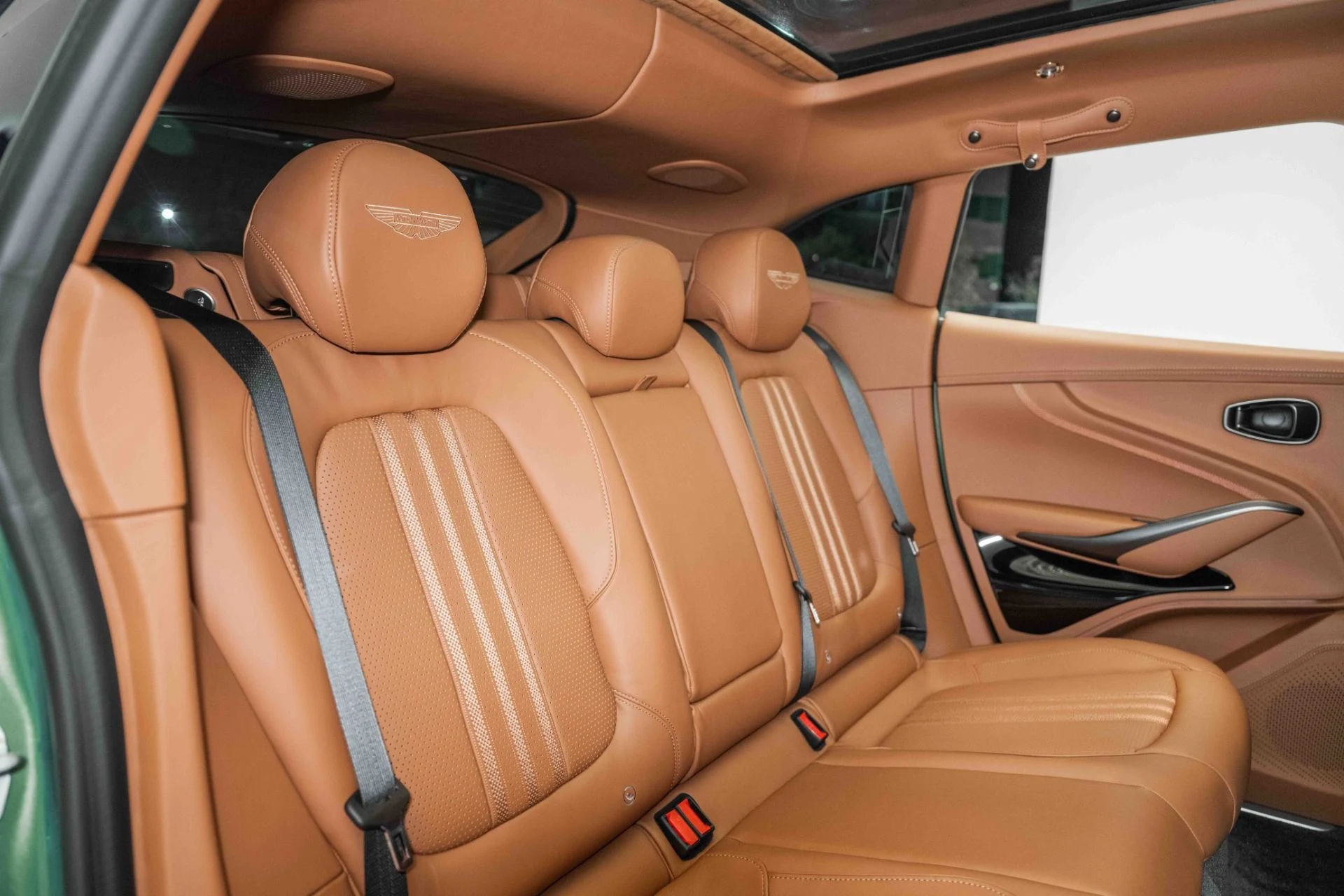 mph018_3660231237_Used_2025_Aston_Martin_DBX_707_1730812755_ca125b9fcd