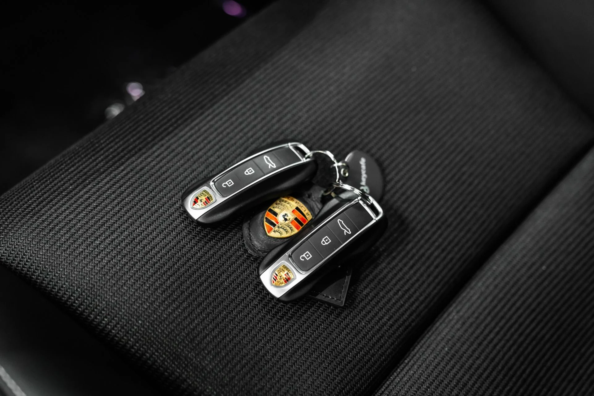 mph018_3660471472_Used_2024_Porsche_911_GT_3_Touring_1761943972_34b4f29288