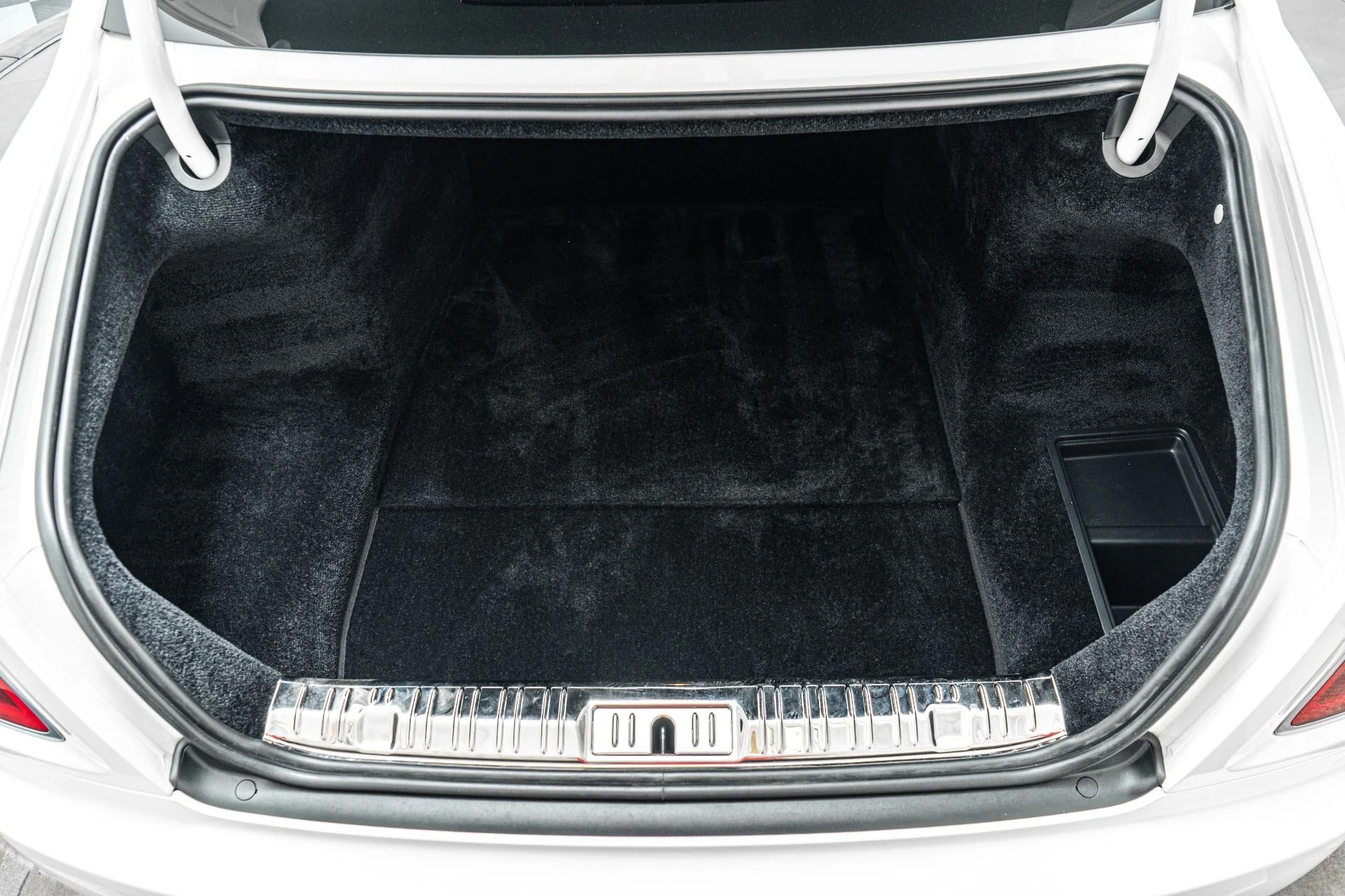 mph018_3665661169_Used_2010_Rolls_Royce_Ghost_1777319383_b83ba39d52