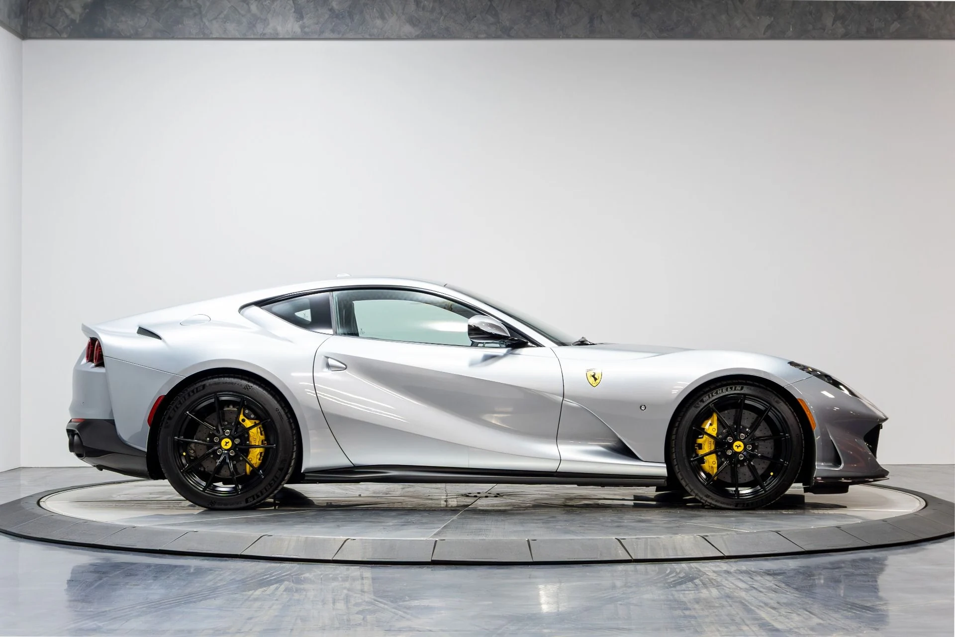 mph018_3667474621_Used_2018_Ferrari_812_Superfast_1777416678_739ea16d2c