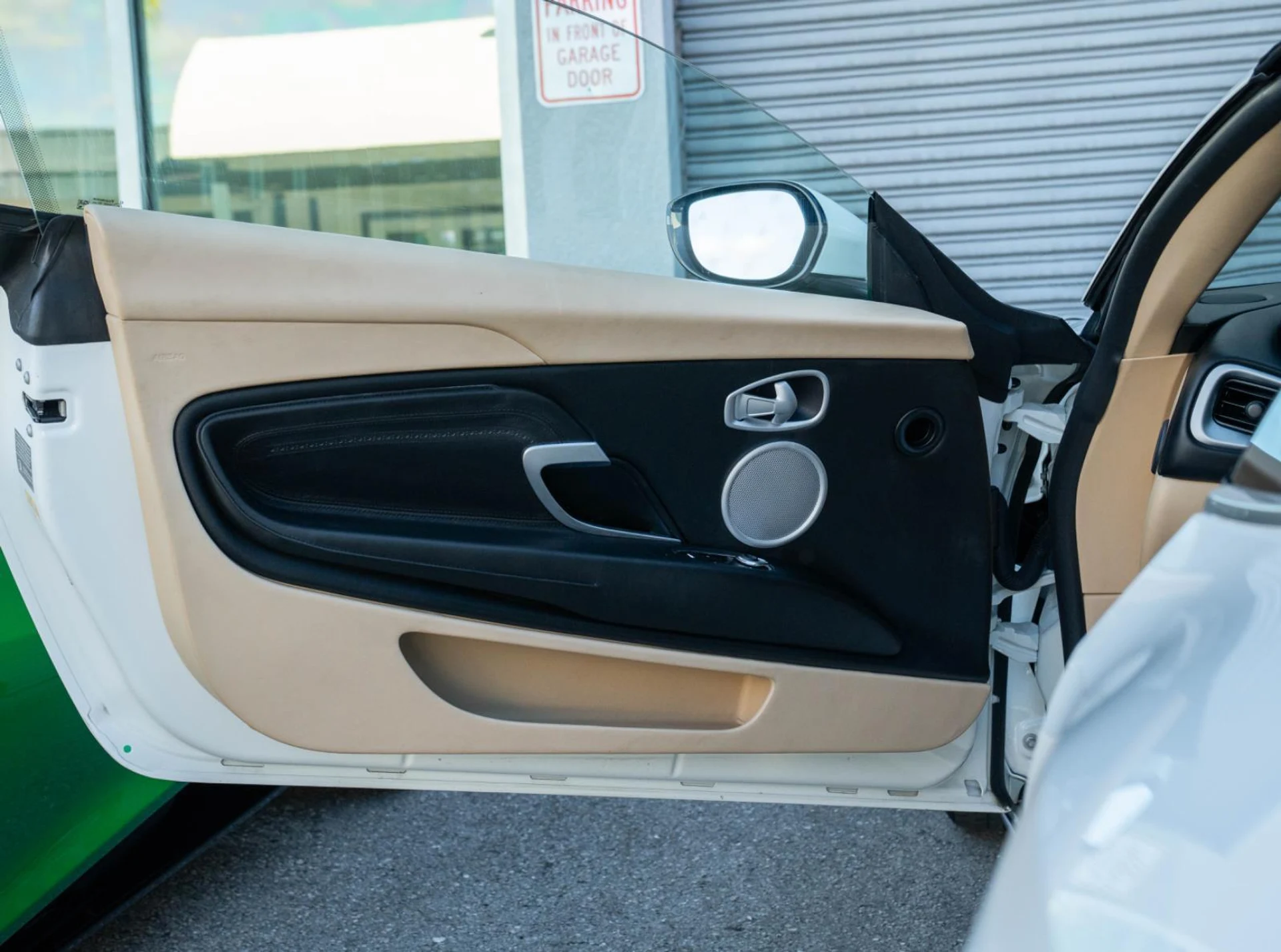 mph018_3668099715_Used_2019_Aston_Martin_DB_11_Volante_1769250092_7fac204e7f