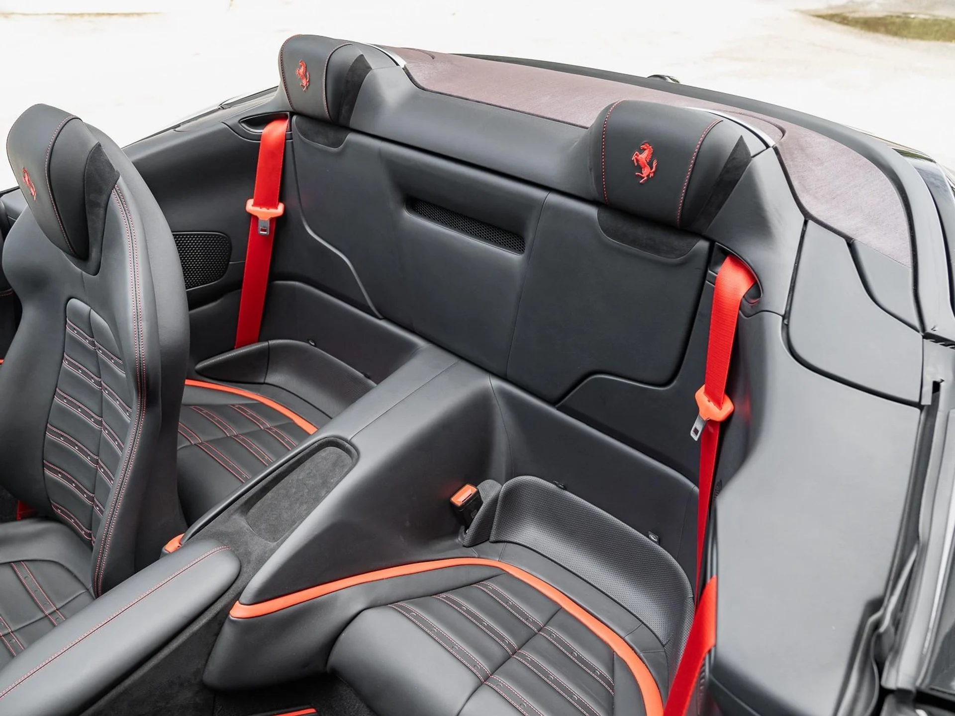 mph018_3673732233_Used_2025_Ferrari_Roma_Spider_1759774207_670f7ca3a8