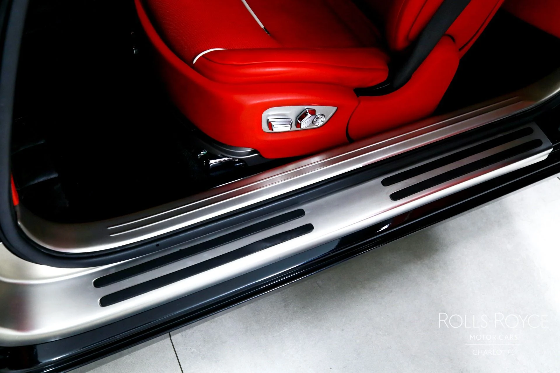 mph018_3676204680_Used_2020_Rolls_Royce_Wraith_1774634363_424965faf5