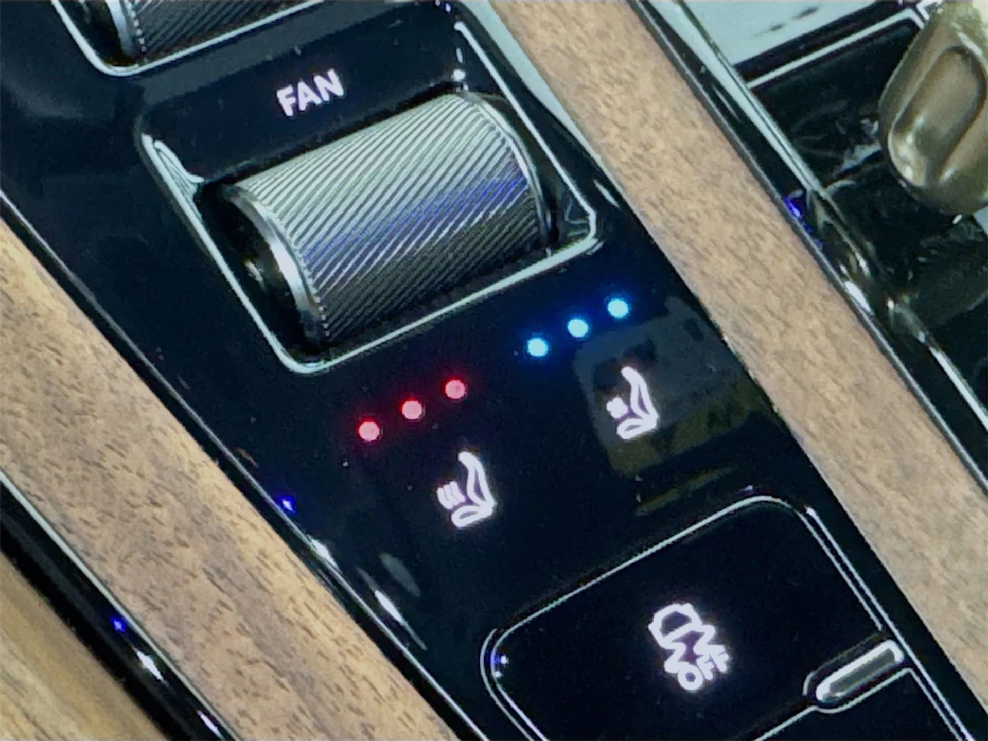 mph018_3689940213_684efd12e5572992e8f7e249c049a810x_28e6643e13