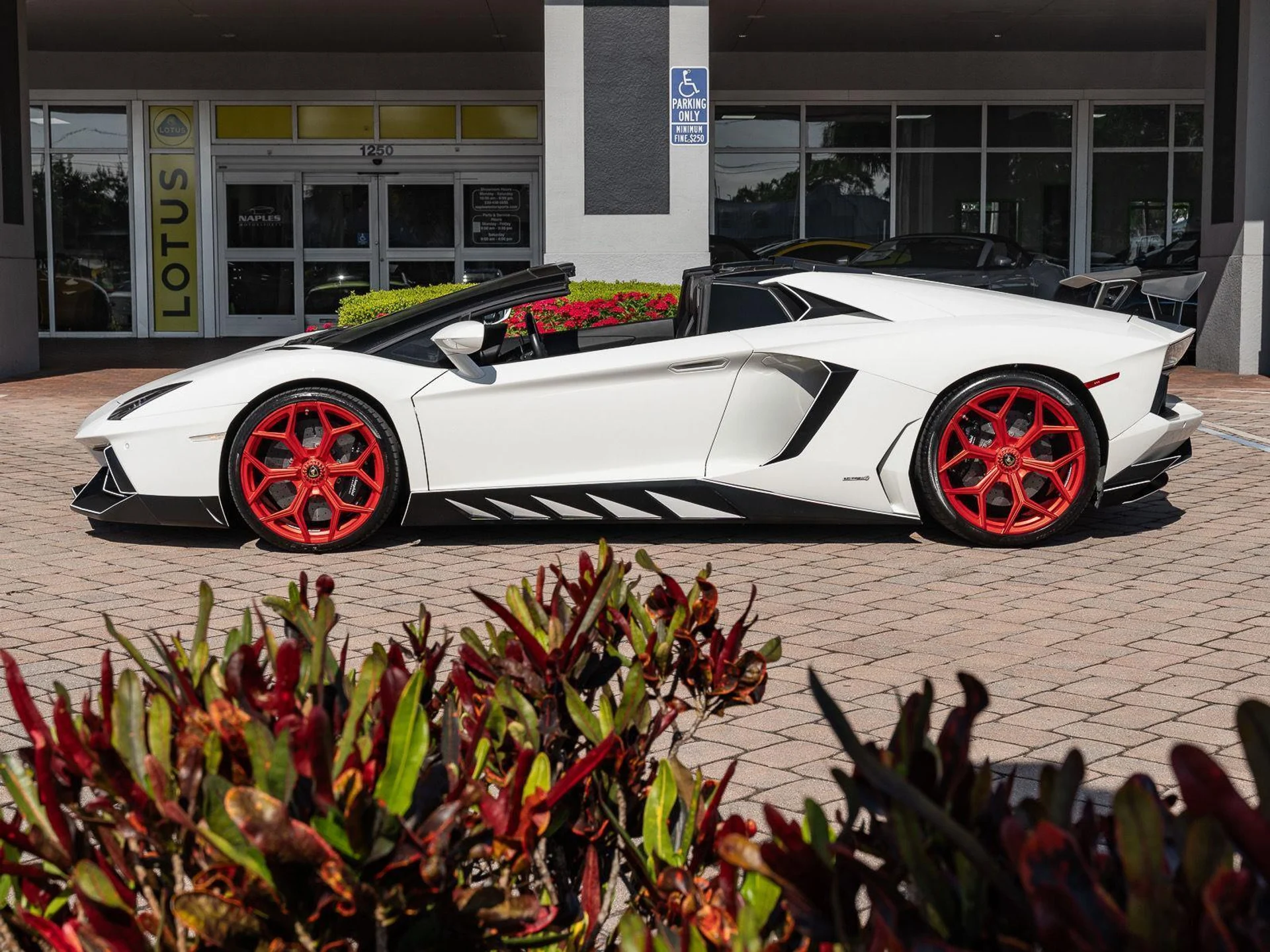 mph018_3701728093_Used_2016_Lamborghini_Aventador_LP_700_4_1777082796_754fae69bf