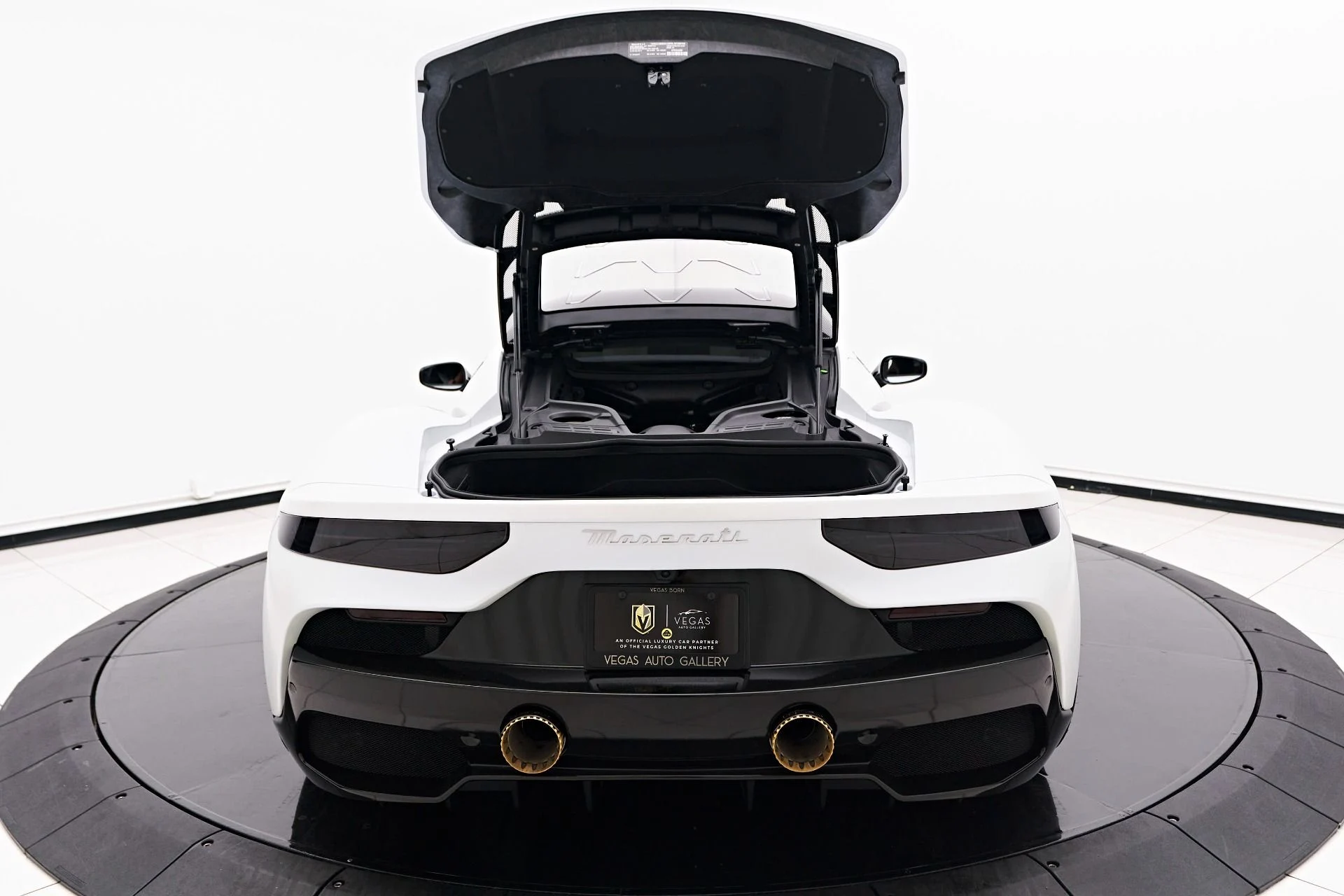 mph018_3707361327_Used_2023_Maserati_MC_20_Base_1721243405_0aee7bb7e3