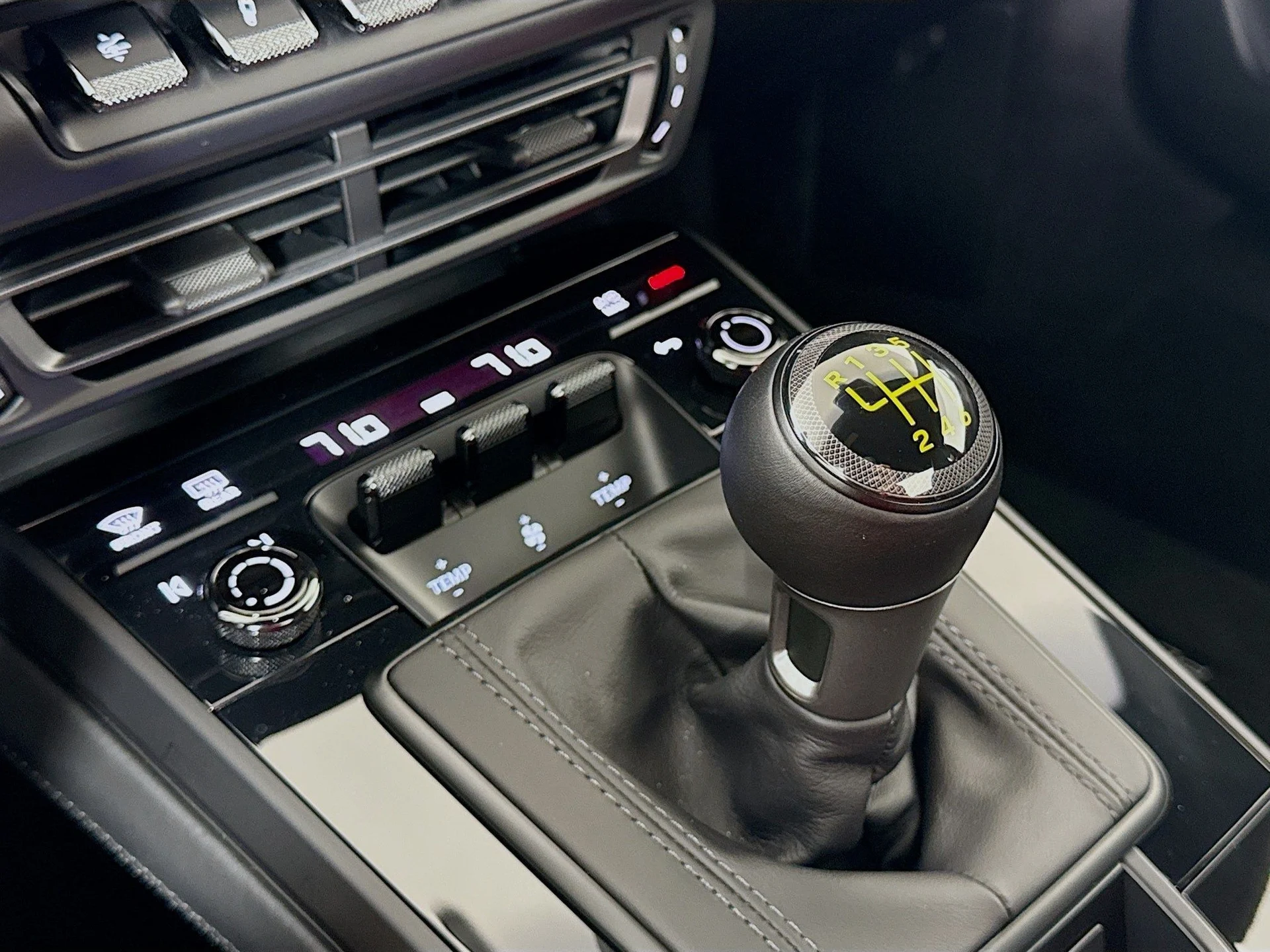 mph018_3710584982_b19d6d211372c97d32eb892d28775e02x_1796842066