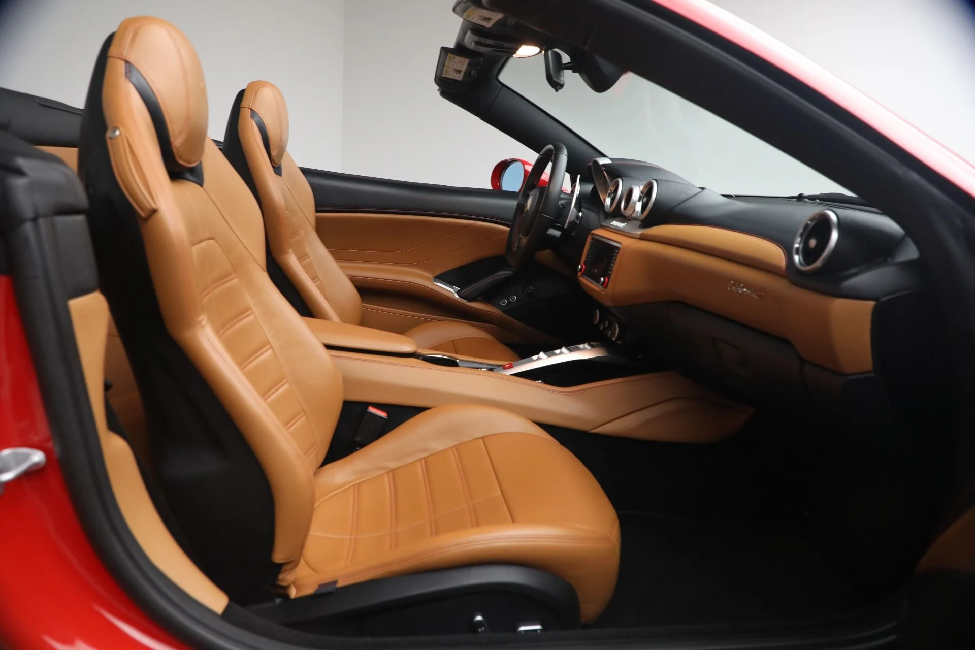 mph018_3725334144_Used_2016_Ferrari_California_T_Handling_Speciale_1775319206_5c5ba49a72