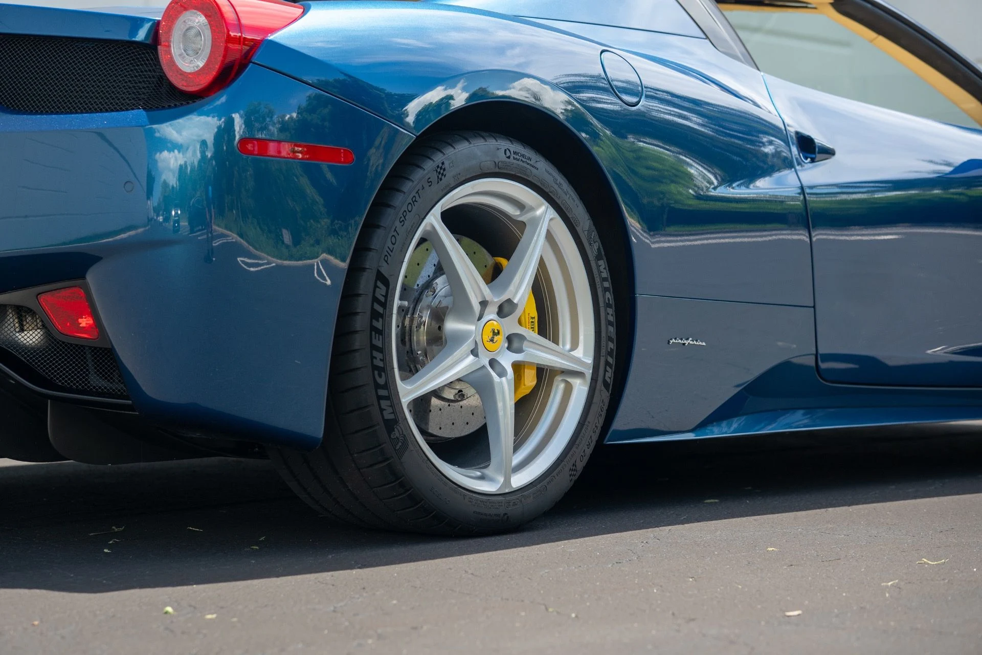 mph018_3729816899_Used_2014_Ferrari_458_Spider_1757965695_d195406933