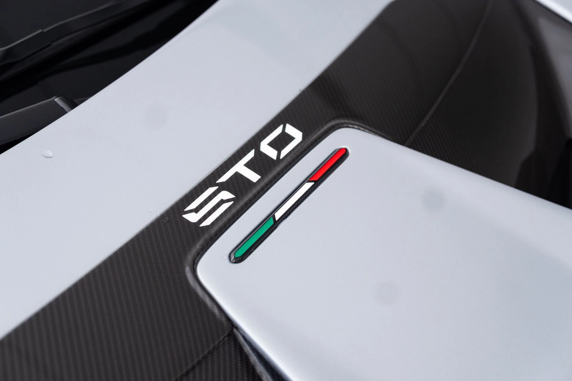 mph018_3733838079_Used_2023_Lamborghini_Huracan_STO_1770160431_bebcae7133