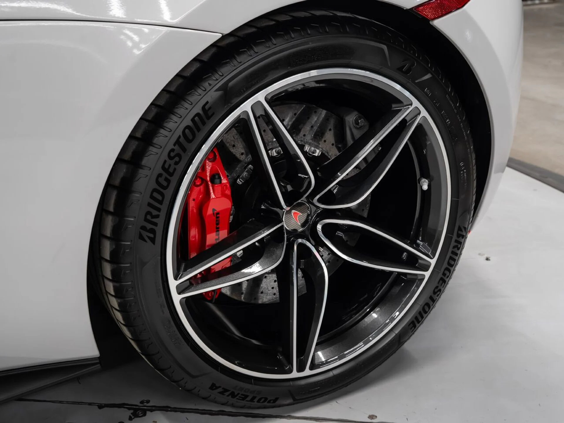 mph018_375194089_mclaren_570s_2017_f3f8197272