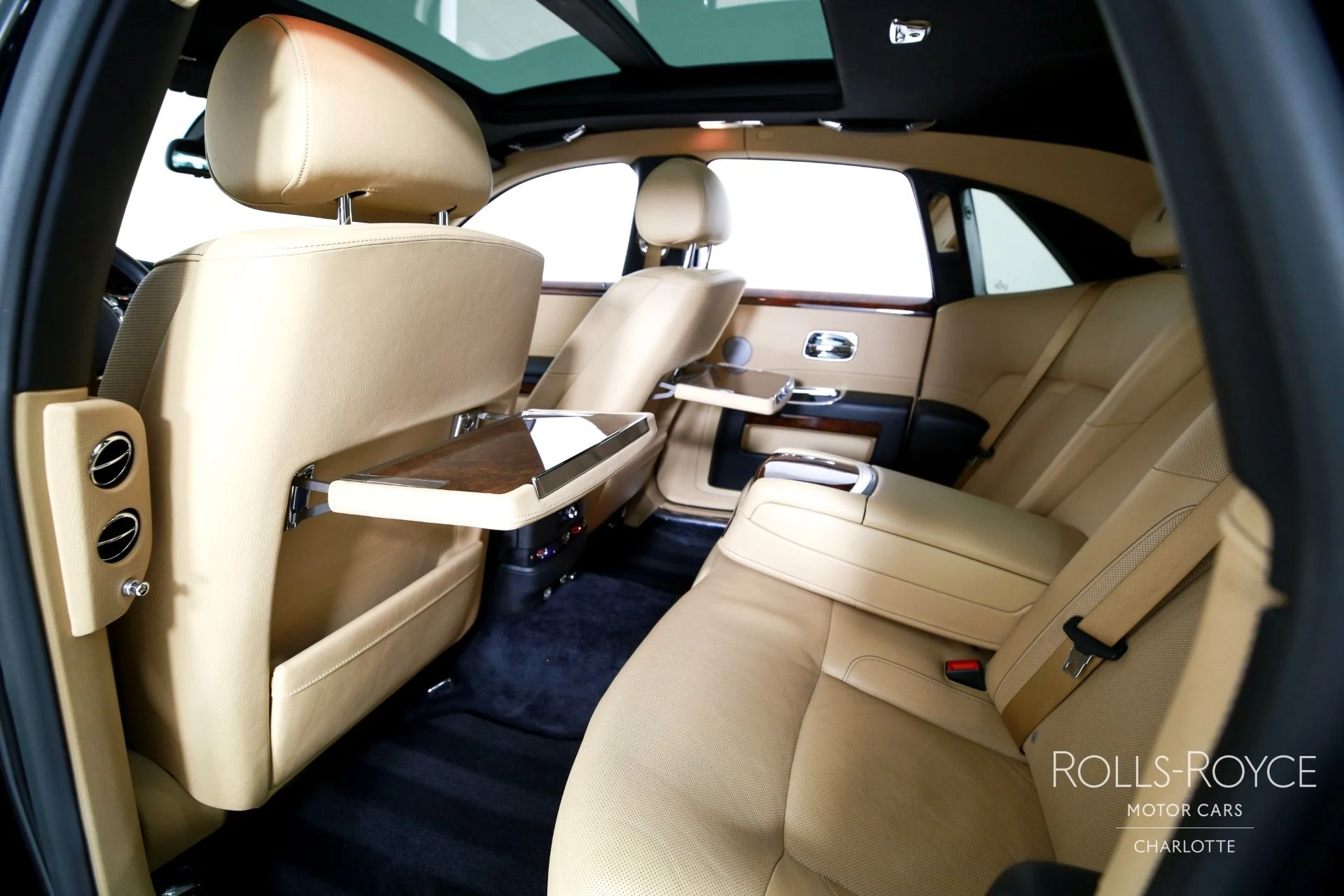 mph018_3752121719_Used_2014_Rolls_Royce_Ghost_1757714696_58cb4bb2dd