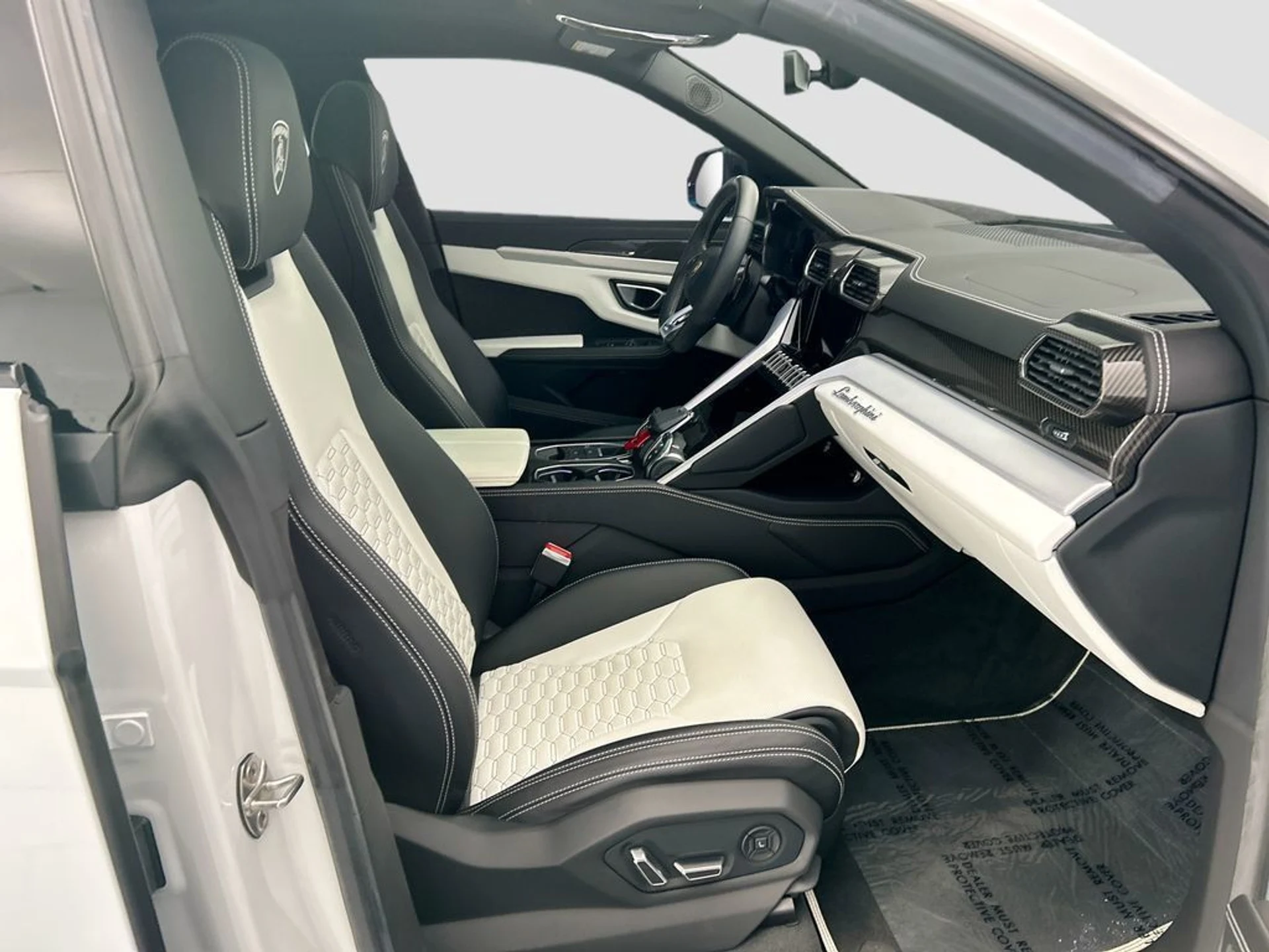 mph018_3754839282_used_2020_lamborghini_urus_awd_8119_23020577_19_1024_957c82f585