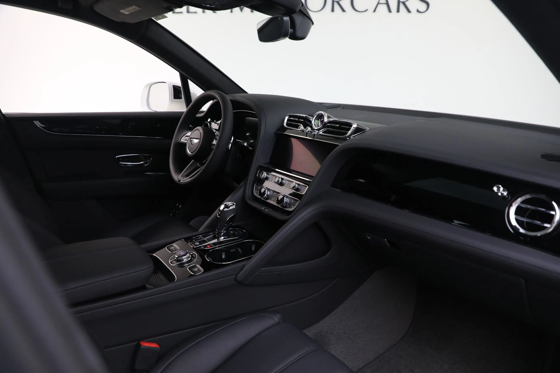 mph018_3754959348_New_2025_Bentley_Bentayga_V8_9c6a402cd7