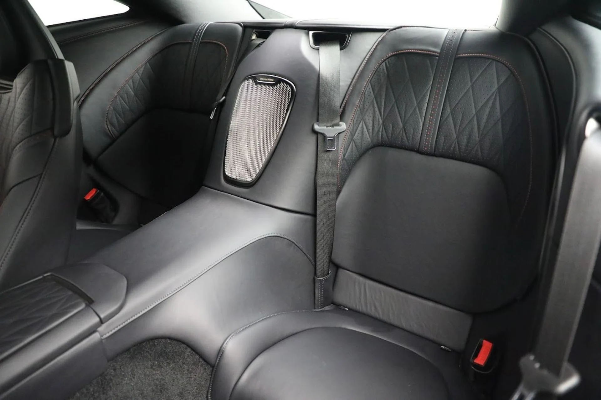mph018_3761410098_Used_2024_Aston_Martin_DB_12_V8_b8b1b1b884