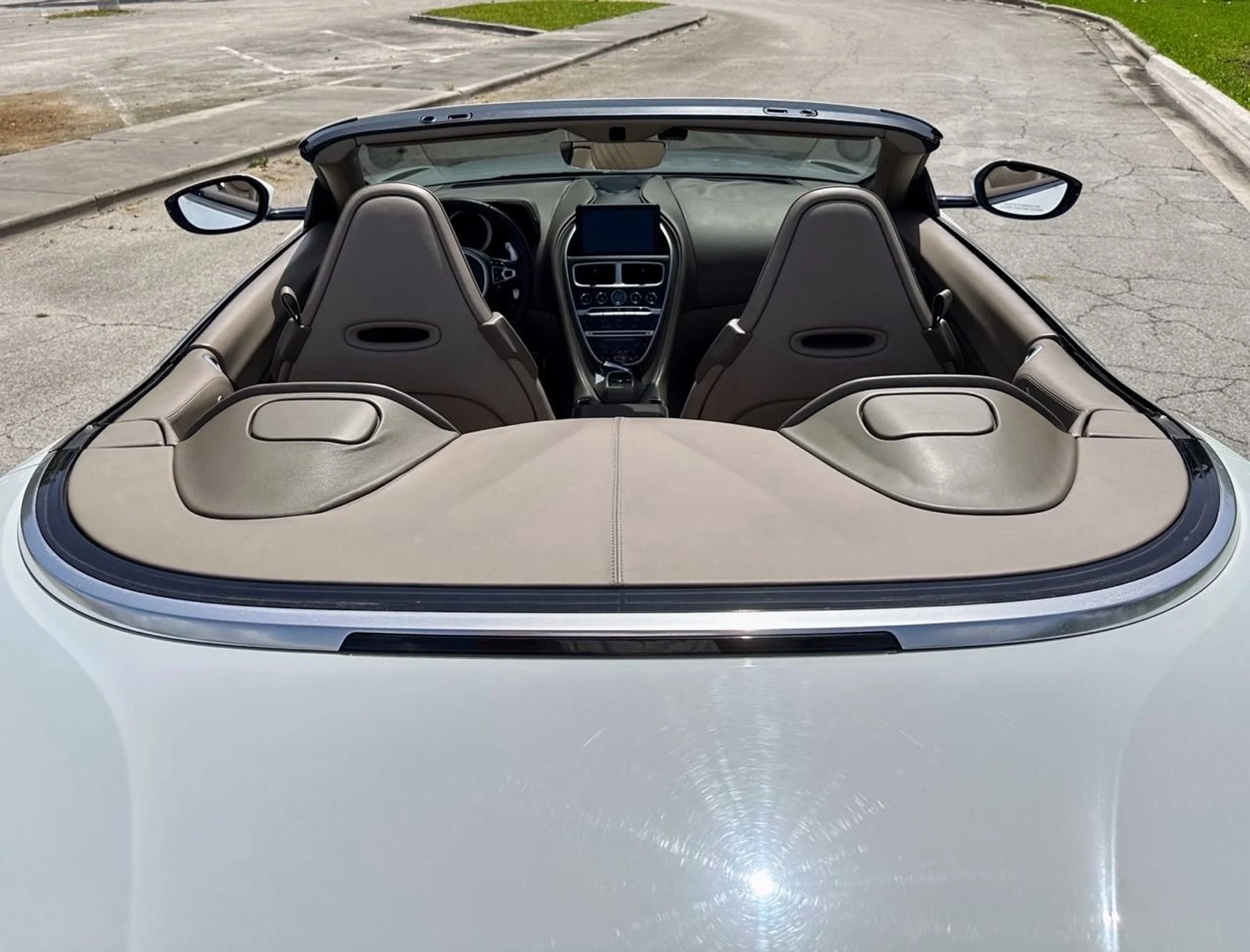 mph018_3768781933_Used_2019_Aston_Martin_DB_11_Volante_1768416504_1b98472891