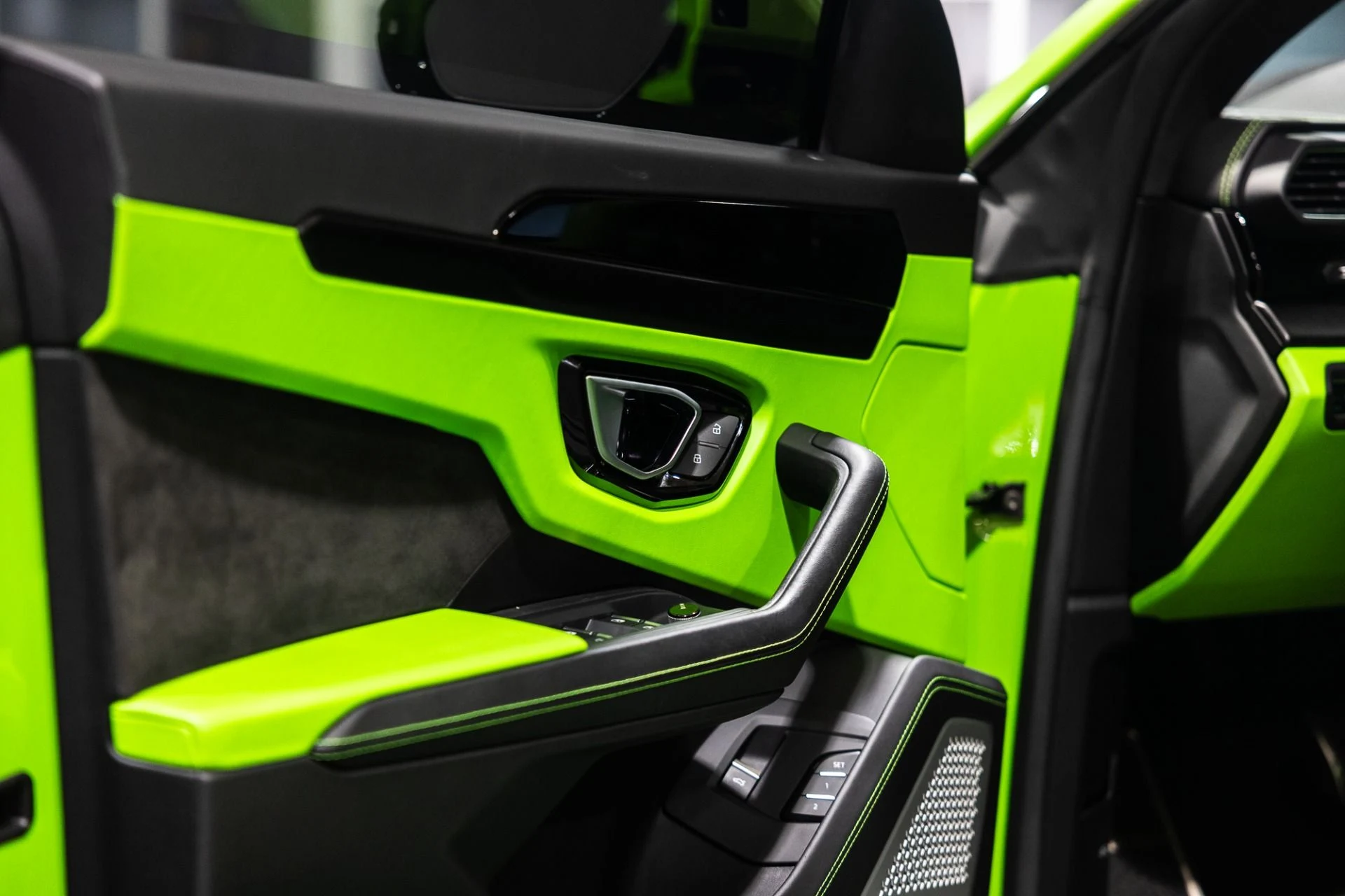 mph018_3773578746_Used_2021_Lamborghini_Urus_Verde_Mantis_Pearl_Full_Stealth_PPF_1764949074_fb89763f49