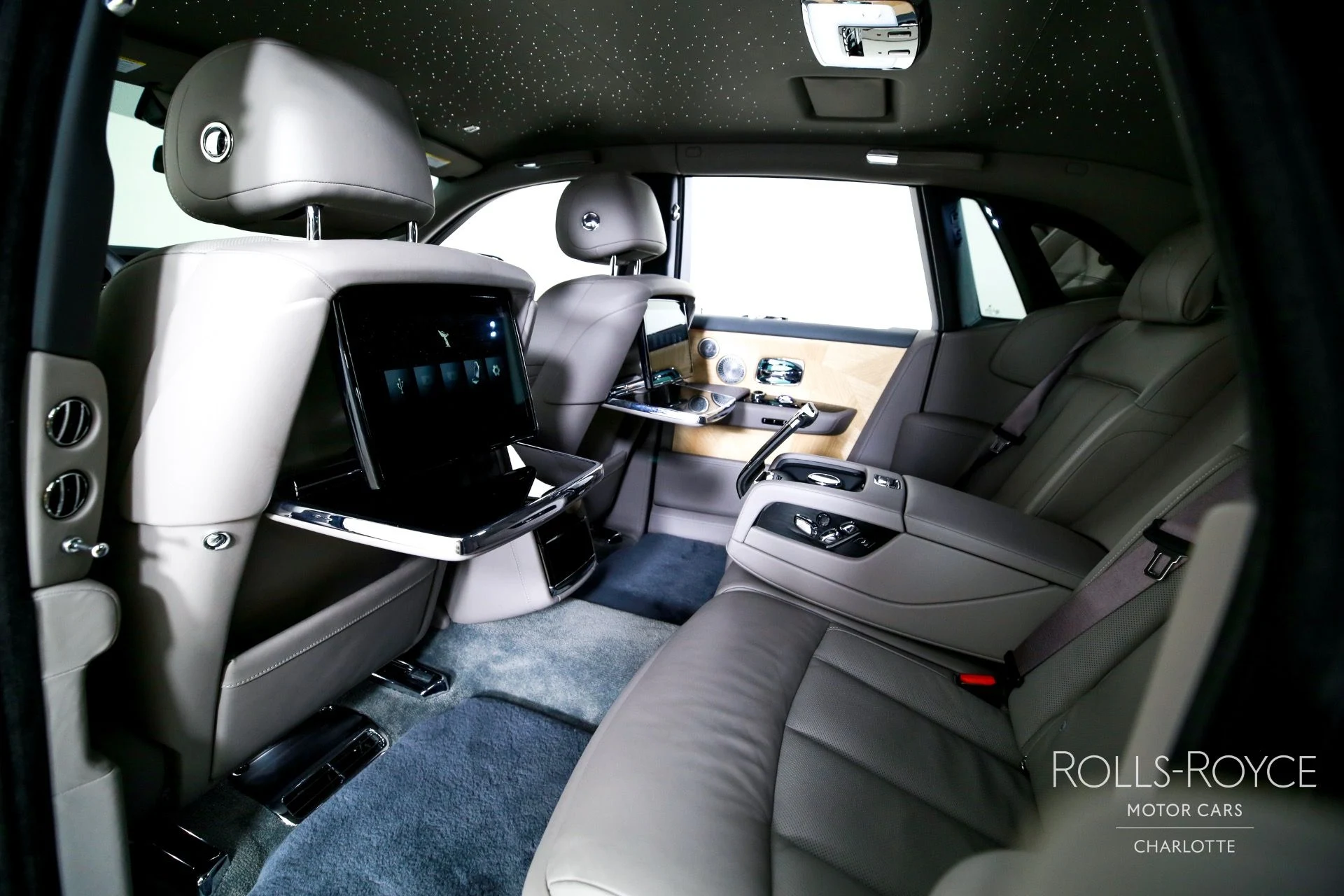 mph018_3780897864_Used_2025_Rolls_Royce_Phantom_1759509500_e9c13c77ae
