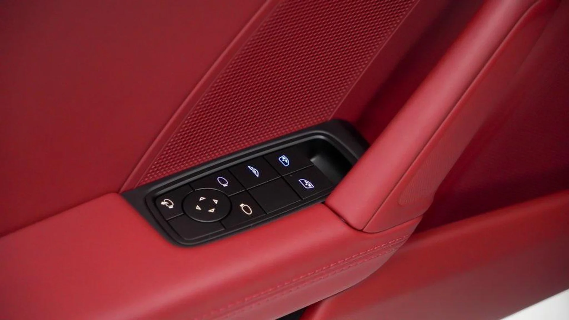 mph018_3791858072_GF_78oz_K_Jdt4vz_6p_H4_NRH_0l_XT_0_b2563637d5