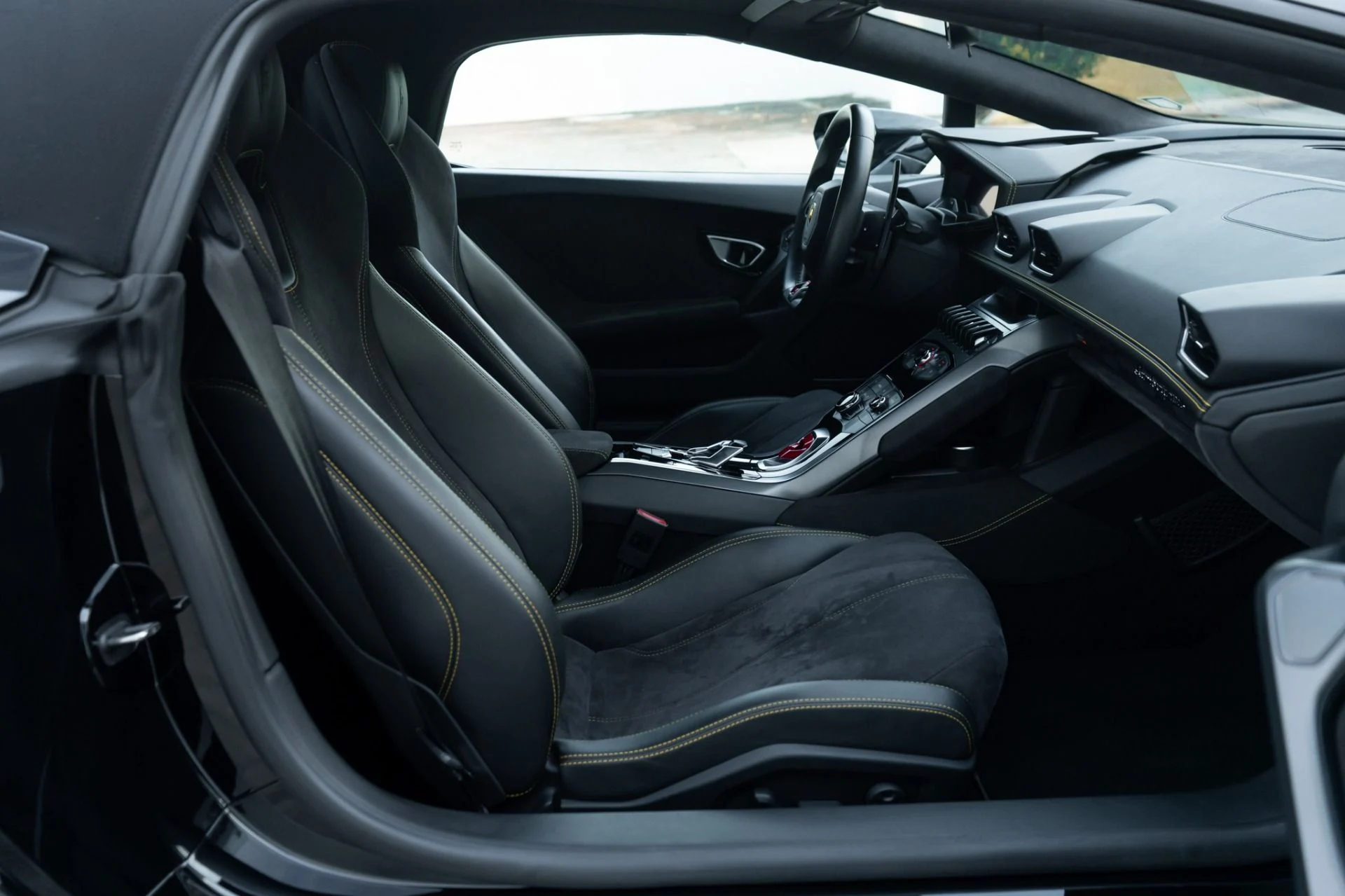 mph018_3795362257_Used_2017_Lamborghini_Huracan_LP_580_2_Spyder_1766447716_3eeb6fbb4d