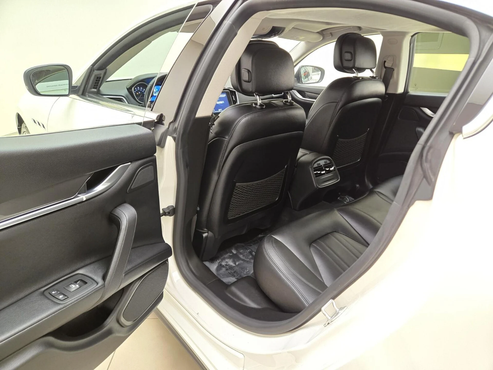 mph018_3802555598_Used_2018_Maserati_Ghibli_1763108823_7536886788