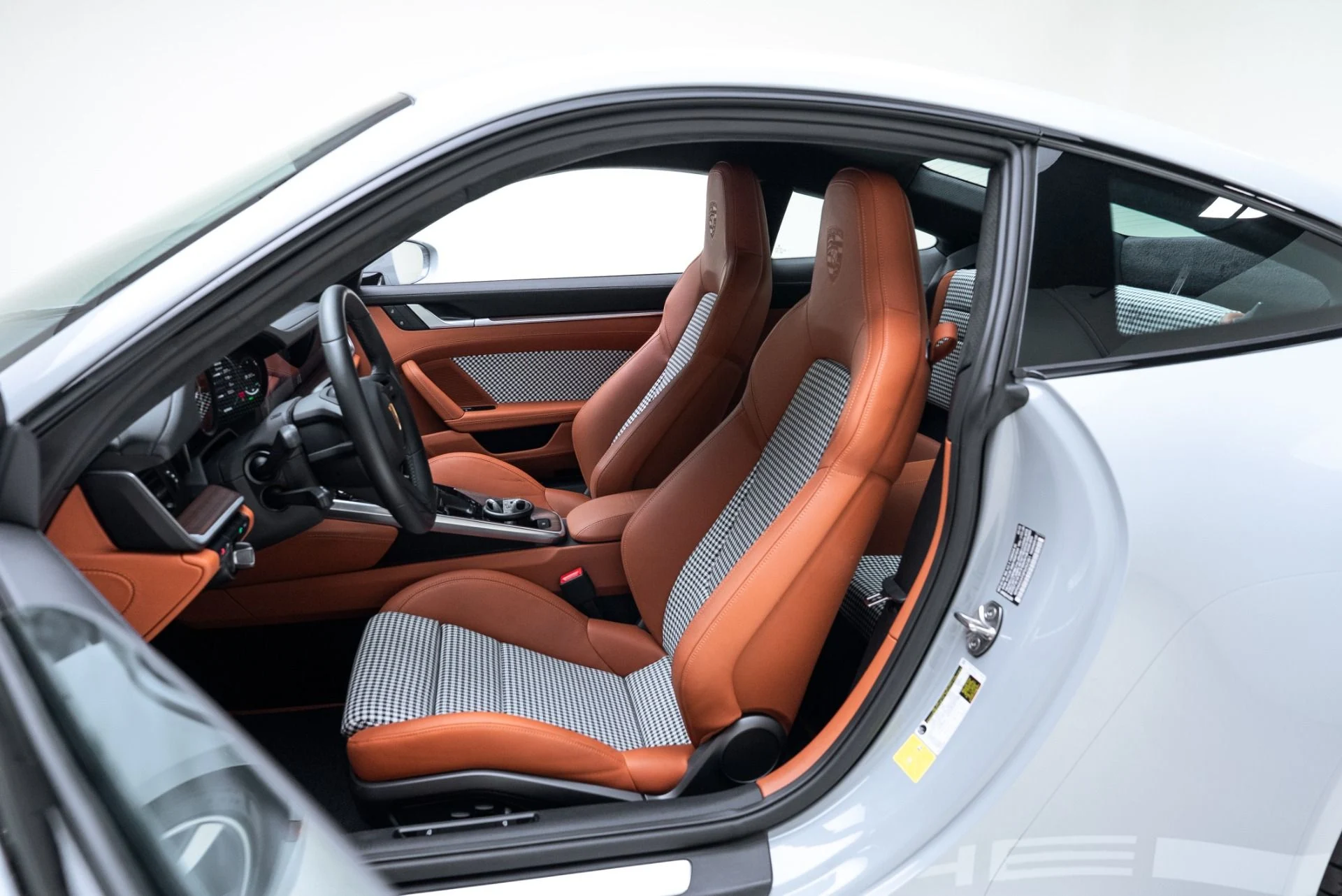 mph018_3802583863_Used_2023_Porsche_911_Sport_Classic_1774647065_585765d64f