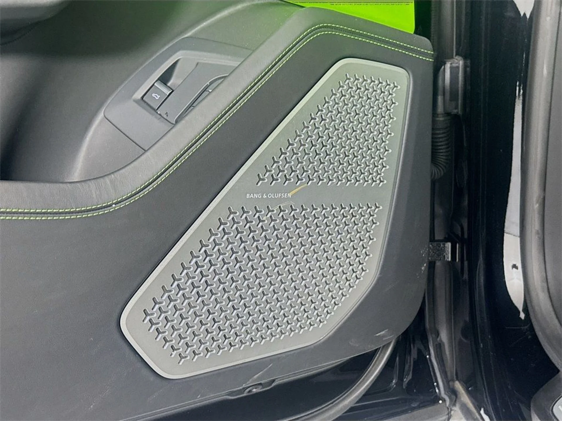 mph018_380543845_8923f50a6b3a57cdc0a61acf09099838_994a997940