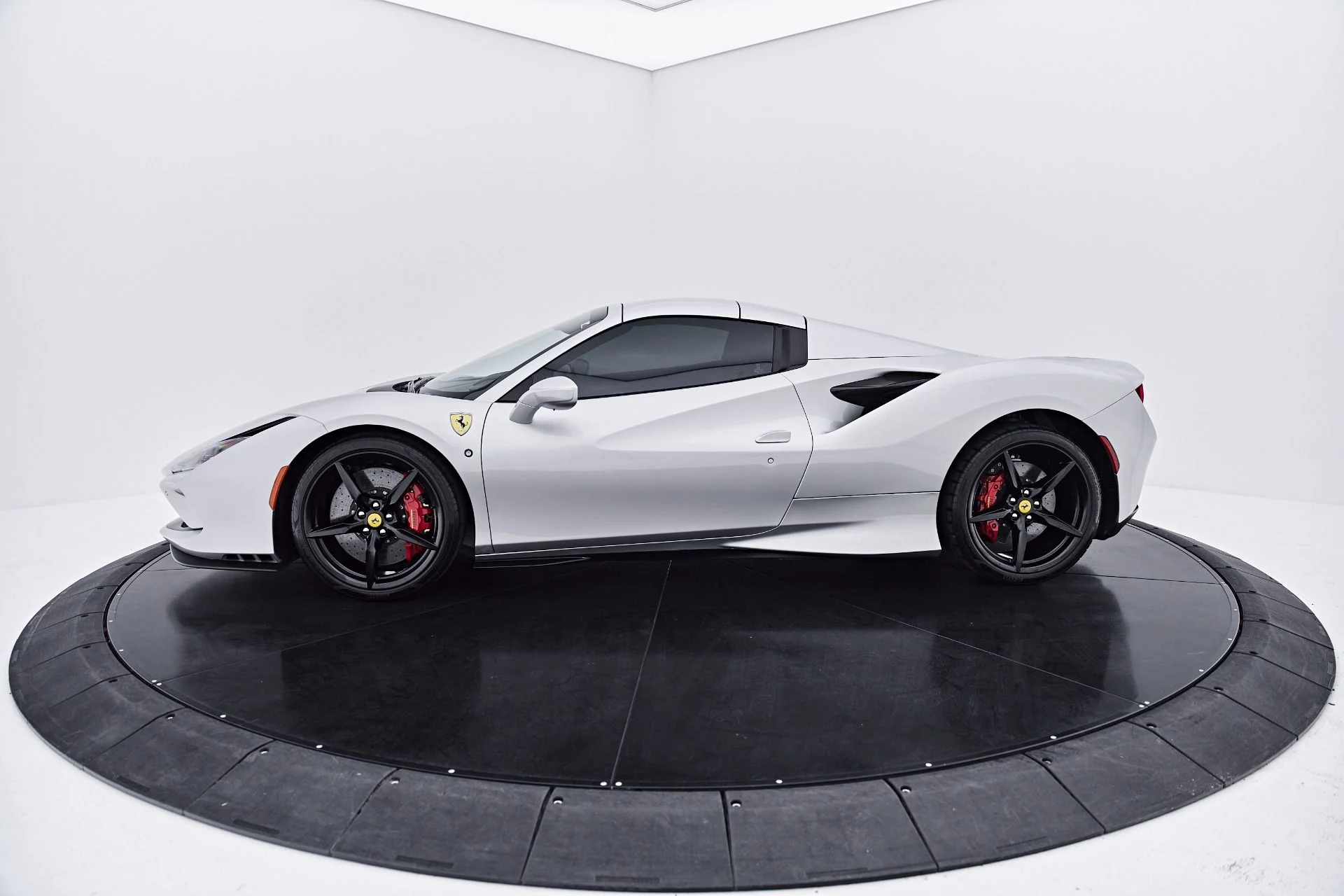 mph018_3805707765_Used_2022_Ferrari_F8_Spider_Base_1785538775_46851a34ce