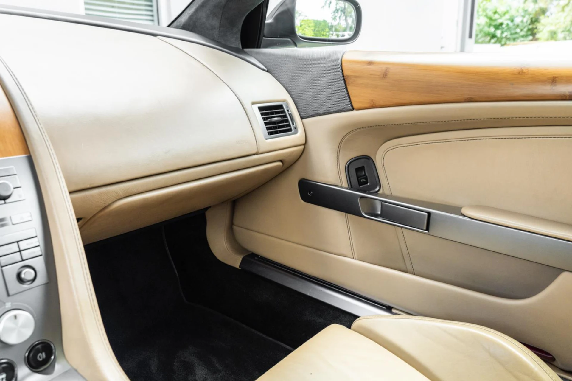 mph018_381022505_Used_2006_Aston_Martin_DB_9_2dr_Volante_Auto_1772878106_f89770b51b