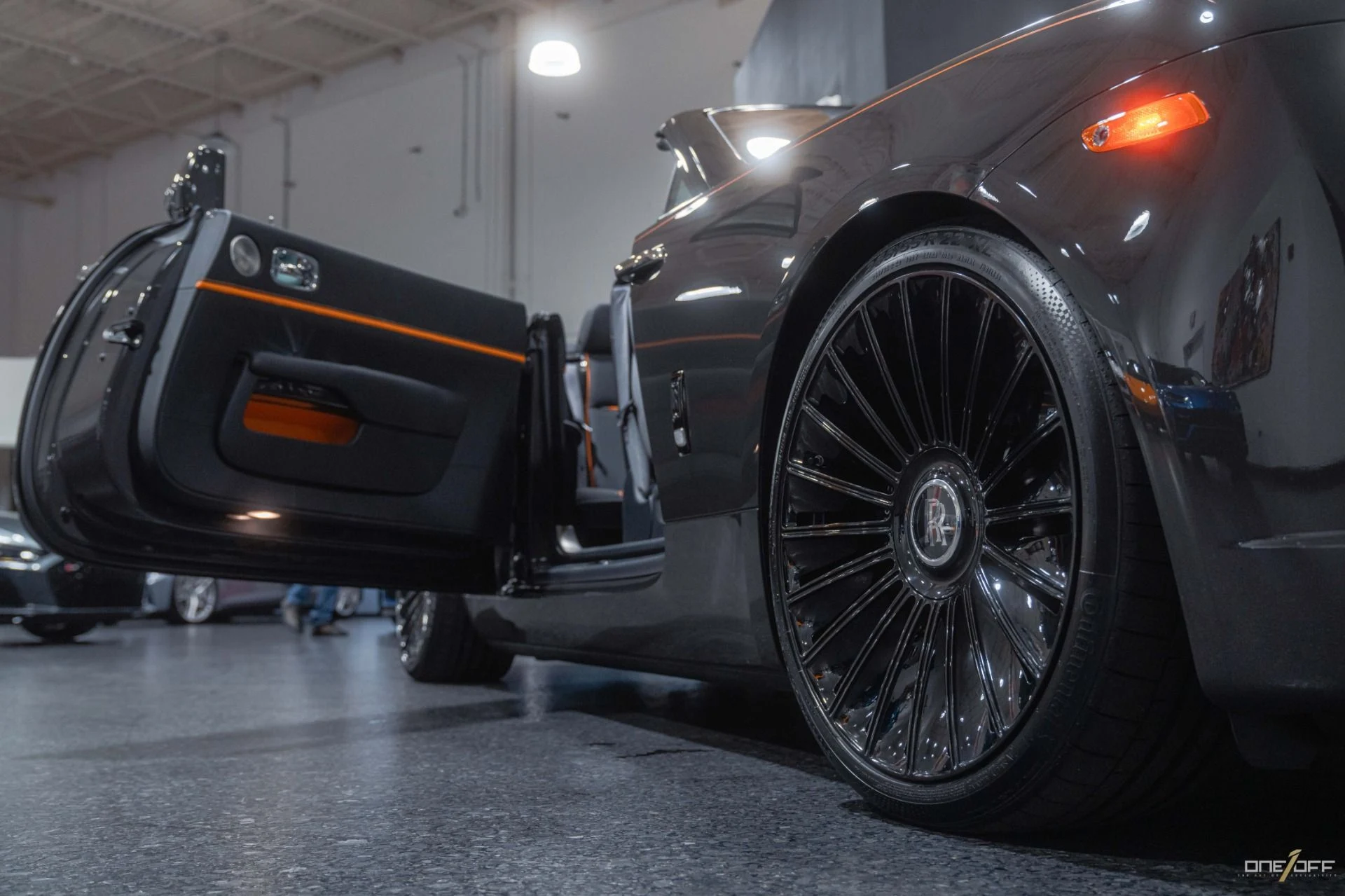 mph018_3816179258_Used_2018_Rolls_Royce_Dawn_1_of_1_Bespoke_Special_Order_Black_Badge_1731615753_f3ab18d344