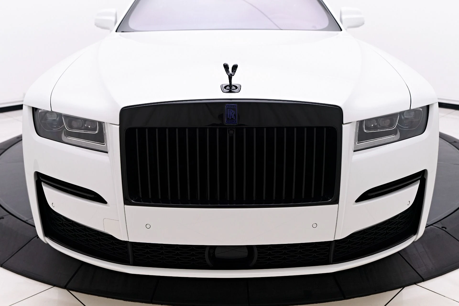 mph018_3818233470_Used_2024_Rolls_Royce_Ghost_Base_1757190820_0744321a25