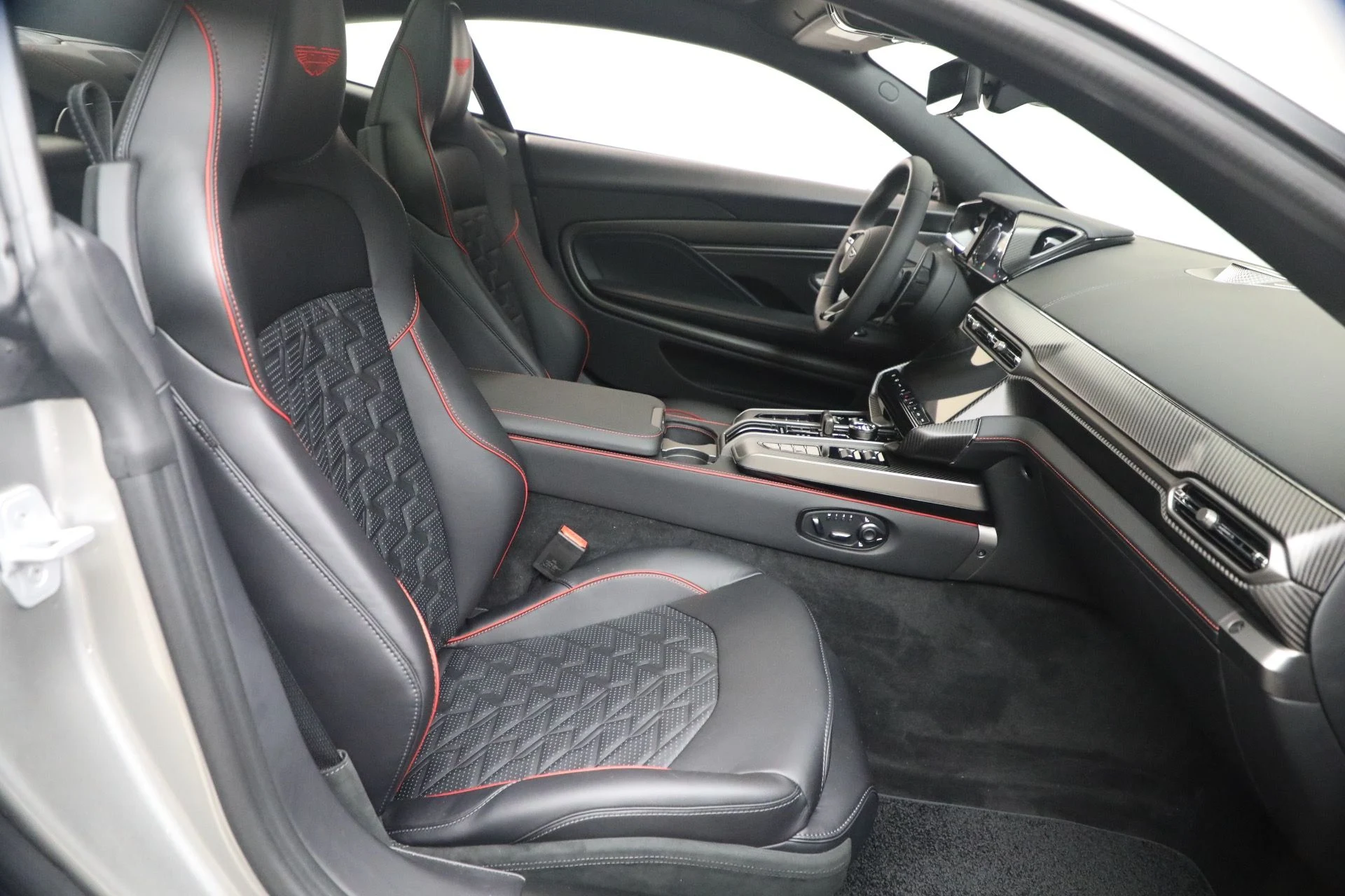 mph018_3818445995_New_2026_Aston_Martin_Vanquish_1767630425_308f5dd311