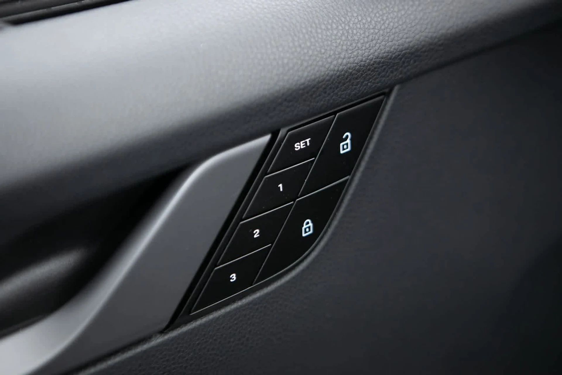 mph018_3823473113_51256475d59ffcc7da068024a85ae25ax_109876f886