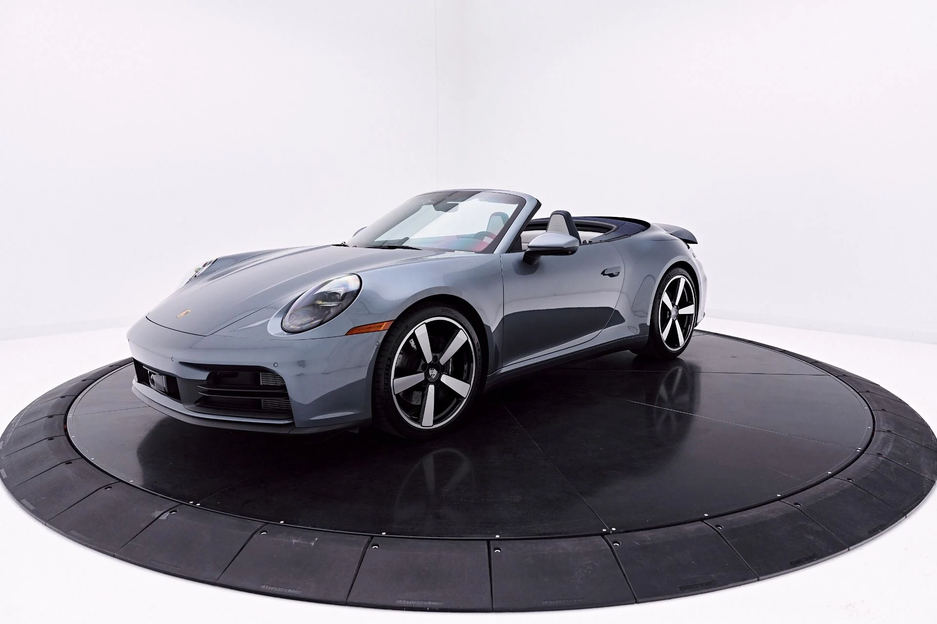 mph018_3827008139_Used_2025_Porsche_911_Carrera_1777504760_f994f318c2