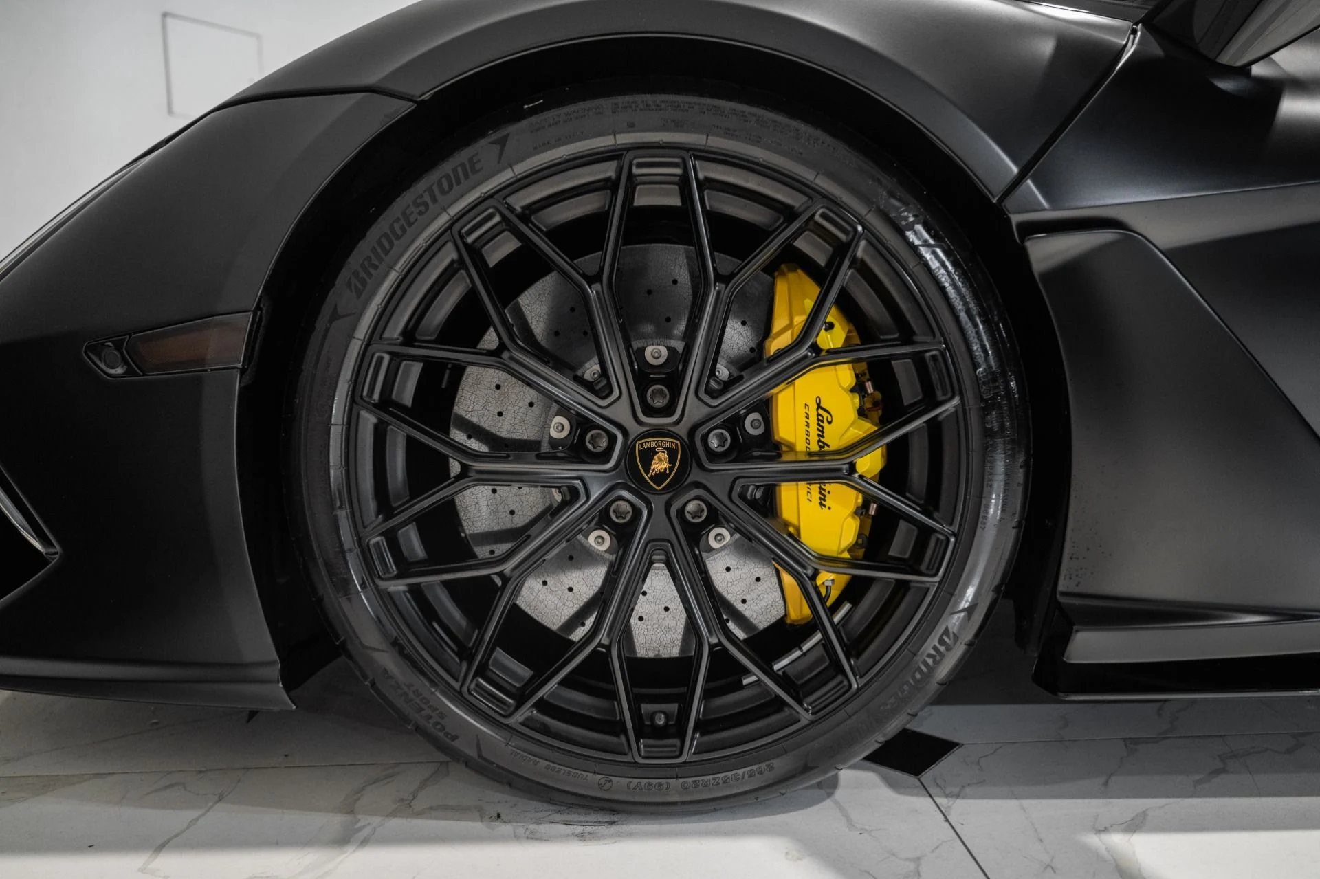 mph018_3830482606_Used_2024_Lamborghini_Revuelto_1761662610_8c3dd2c9c5