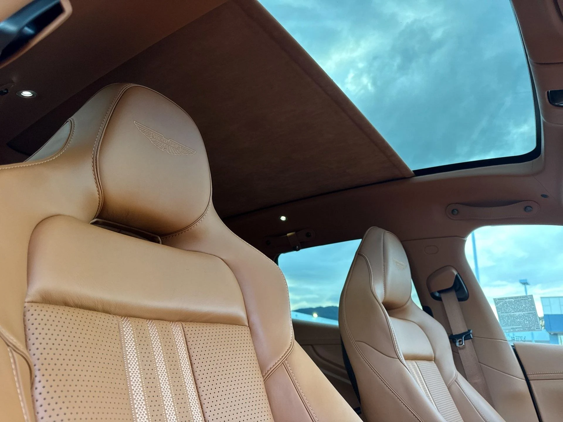 mph018_384035514_New_2026_Aston_Martin_DBX_707_1767798692_f920658eb9