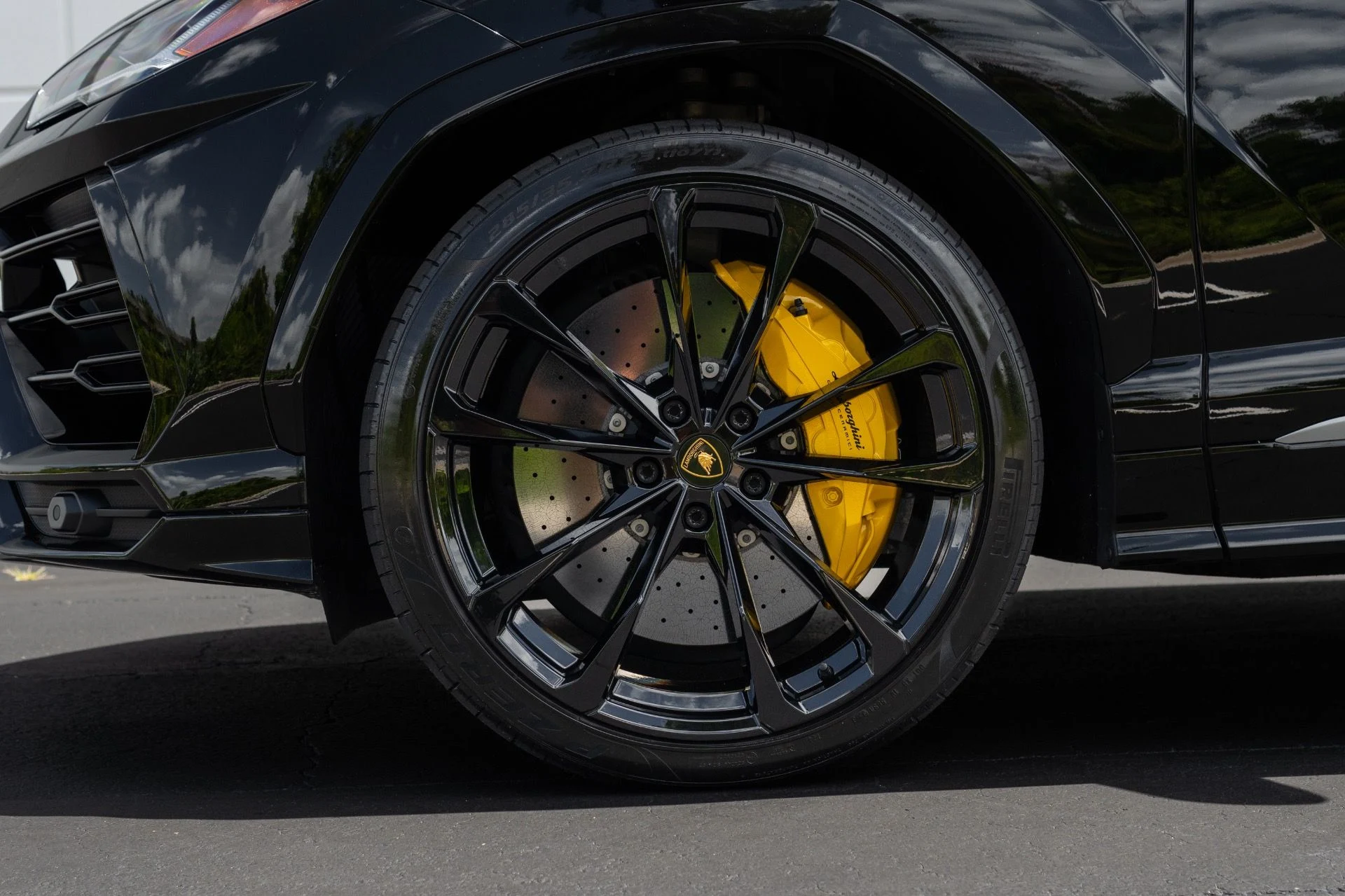 mph018_3850862195_Used_2022_Lamborghini_Urus_1776127481_52f39d9504