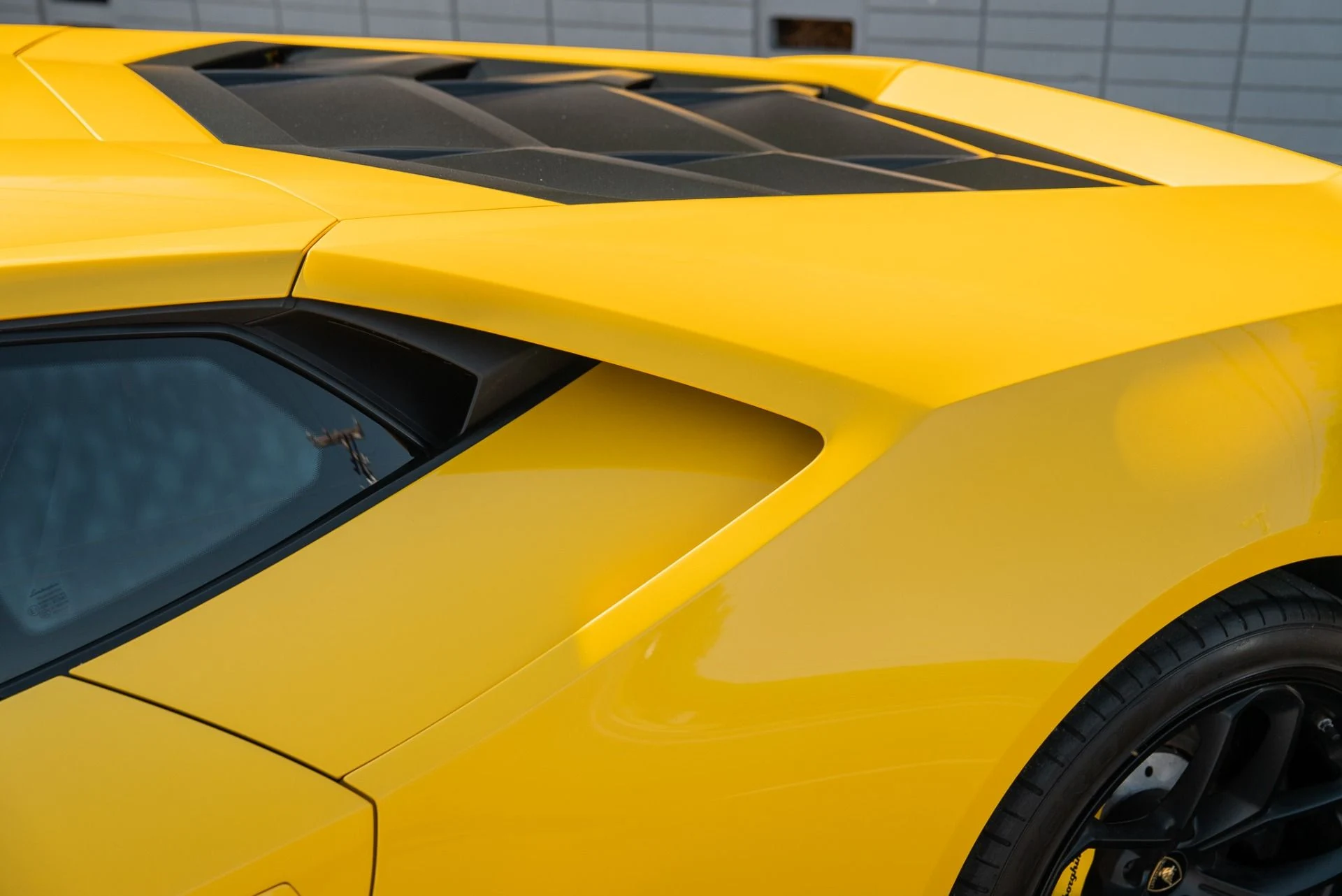 mph018_3853616516_Used_2018_Lamborghini_Huracan_LP_580_2_1762289056_7dc24c0aa1