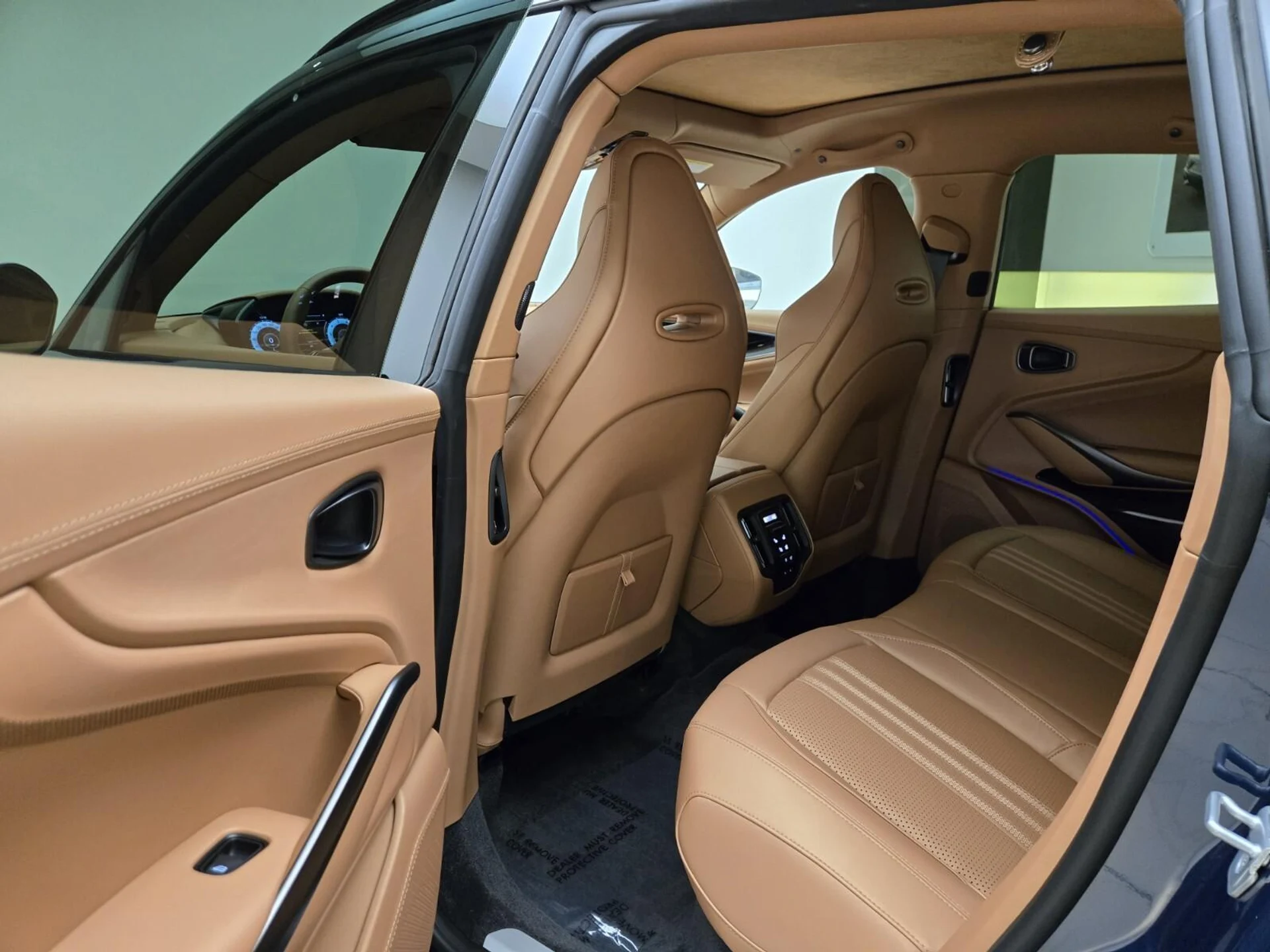 mph018_3858265110_New_2025_Aston_Martin_DBX_707_1753162724_57f64d22a5