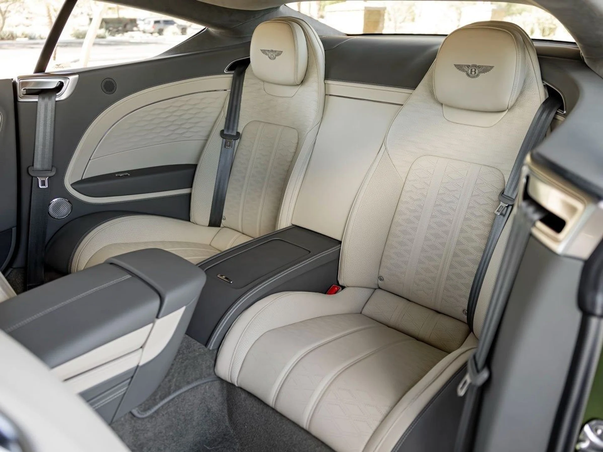 mph018_386035789_19_1c75b6027b