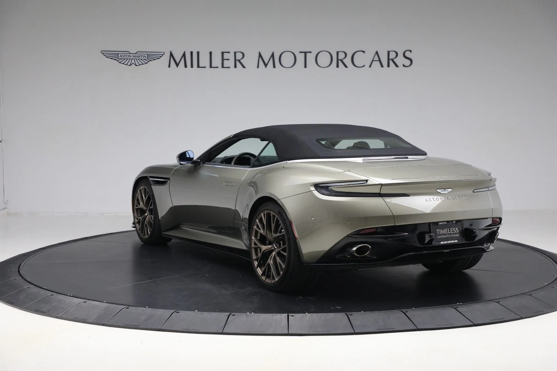 mph018_3881492264_Used_2024_Aston_Martin_DB_12_Volante_f8e9d47c6f