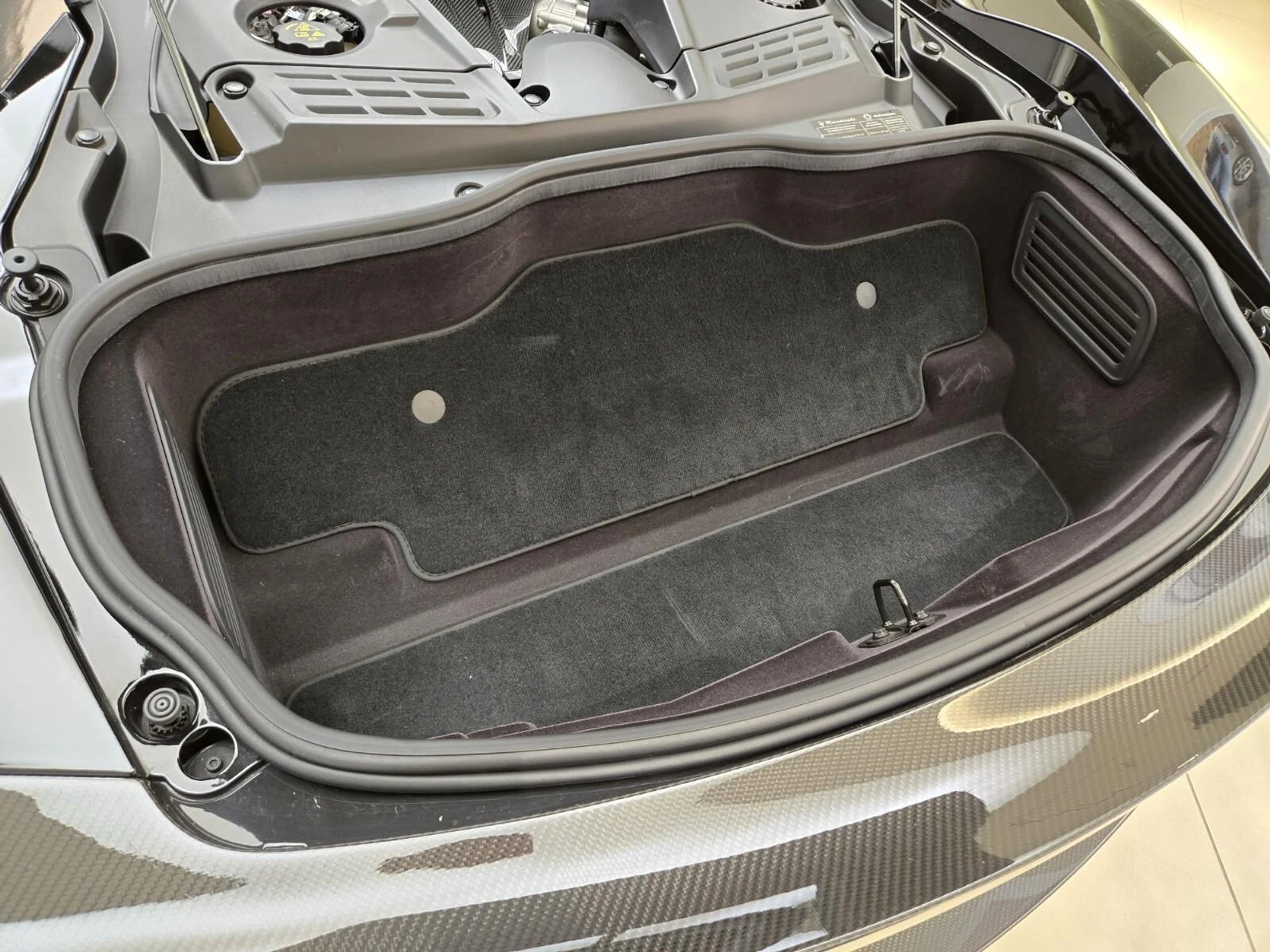 mph018_3887724754_Used_2023_Maserati_MC_20_1765868289_bbc2080904